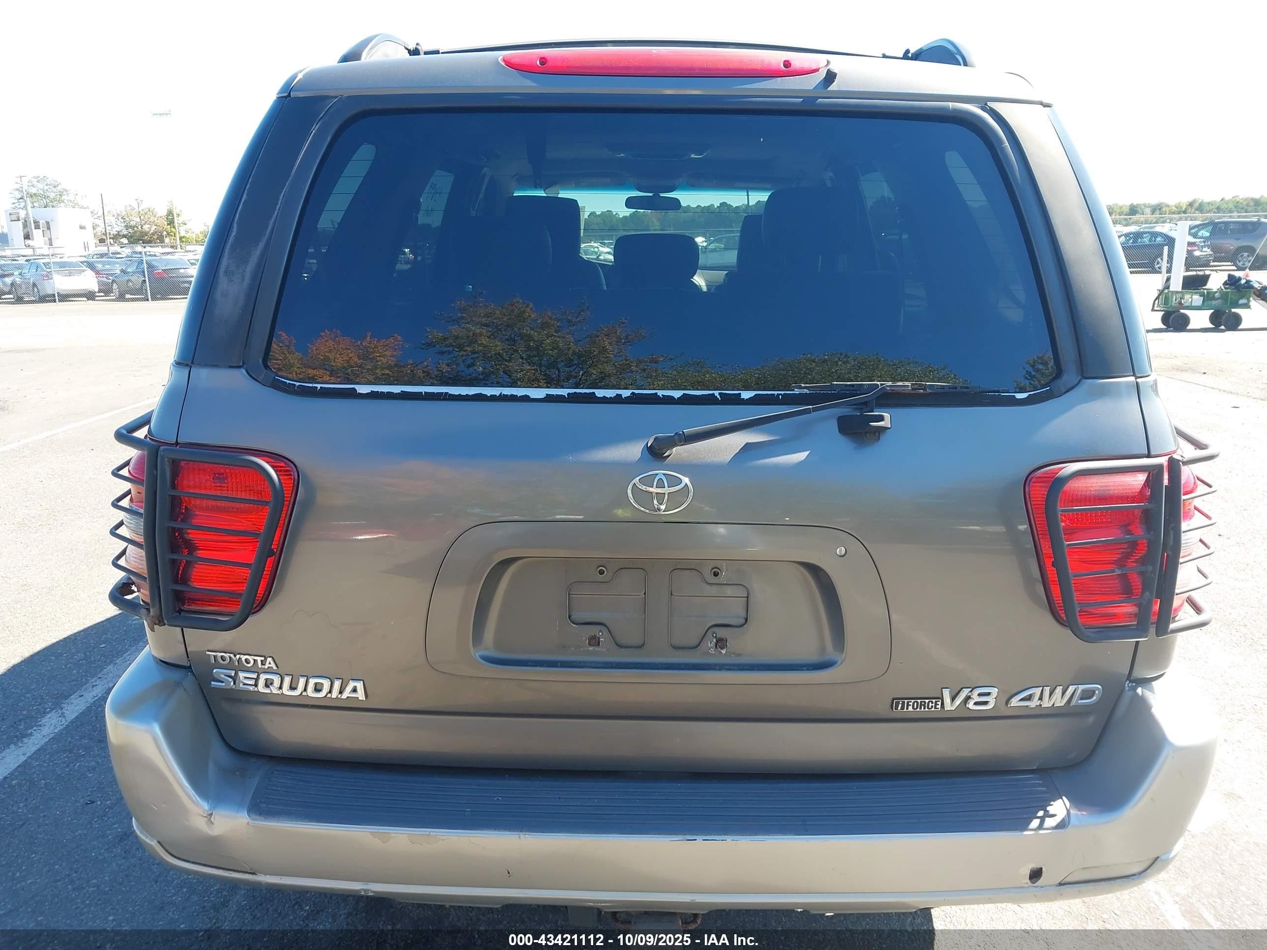 2003 Toyota Sequoia Sr5 V8 Серый vin: 5TDBT44A03S166109
