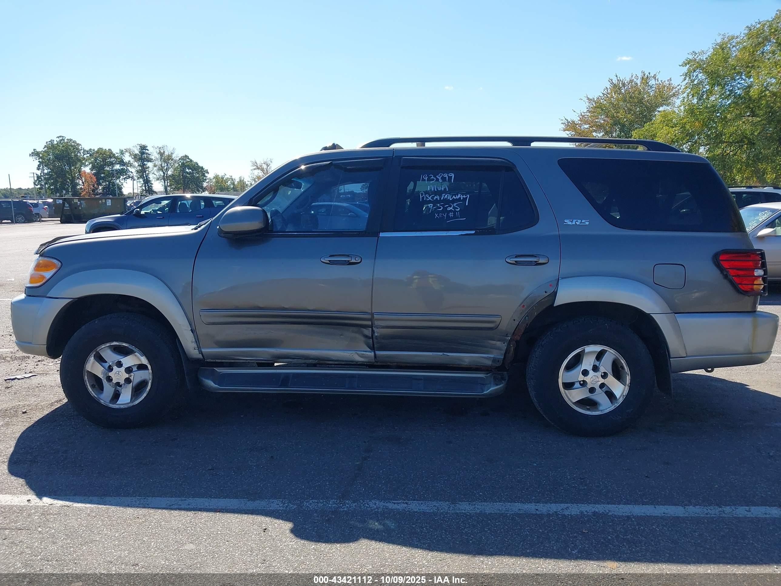 2003 Toyota Sequoia Sr5 V8 Серый vin: 5TDBT44A03S166109