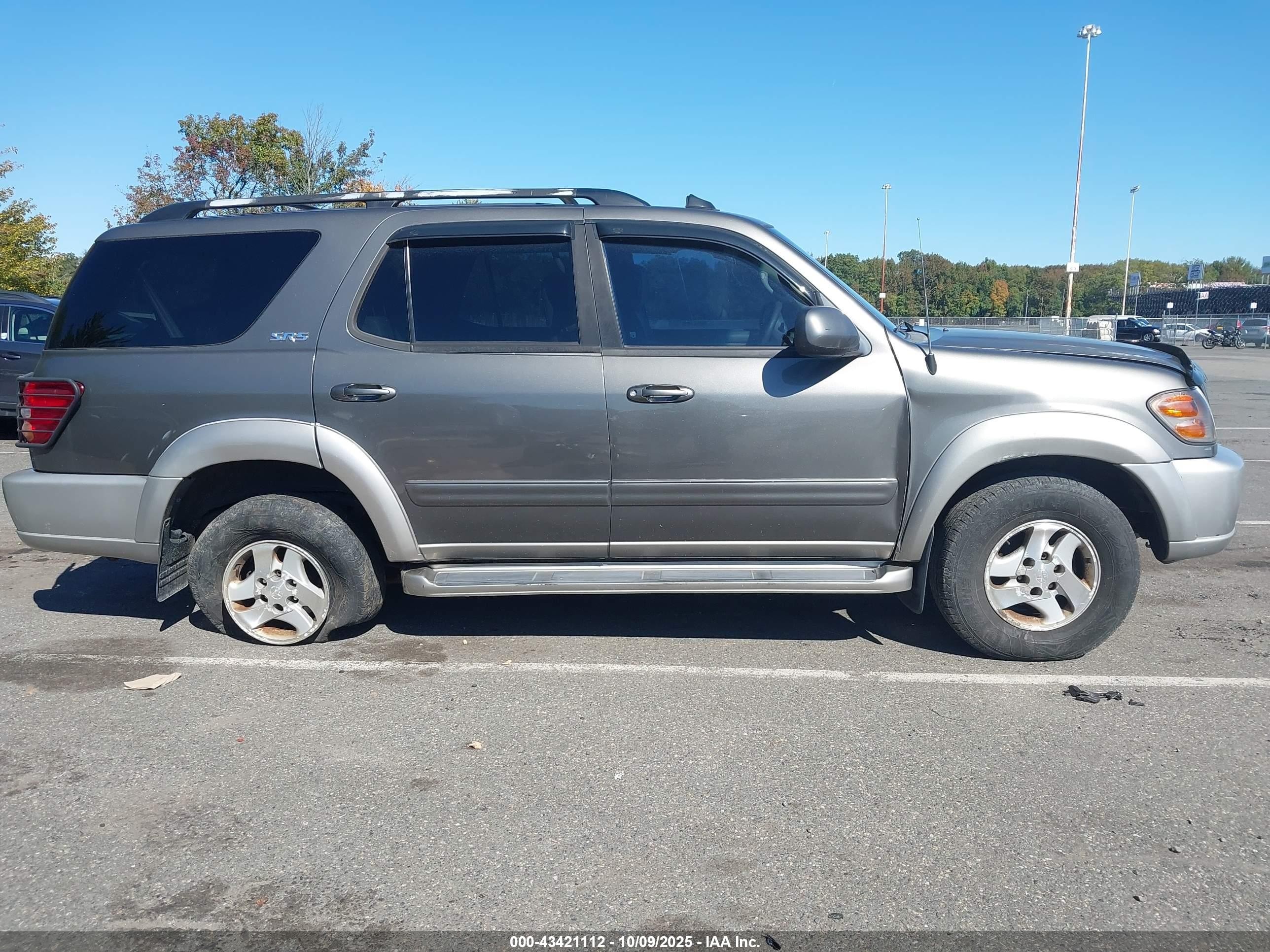 2003 Toyota Sequoia Sr5 V8 Серый vin: 5TDBT44A03S166109