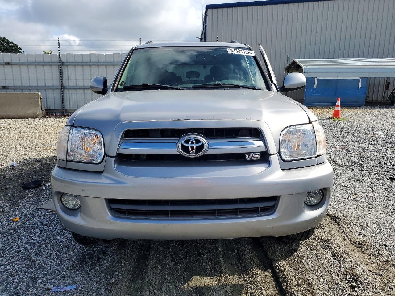 2005 Toyota Sequoia Sr5 Silver vin: 5TDBT44A05S238090