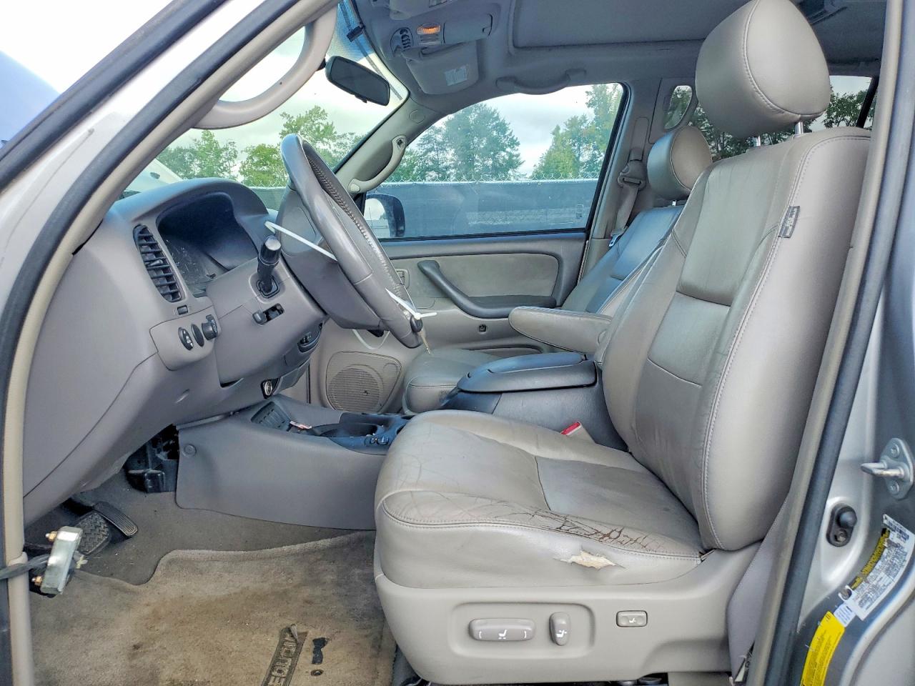 2005 Toyota Sequoia Sr5 Silver vin: 5TDBT44A05S238090