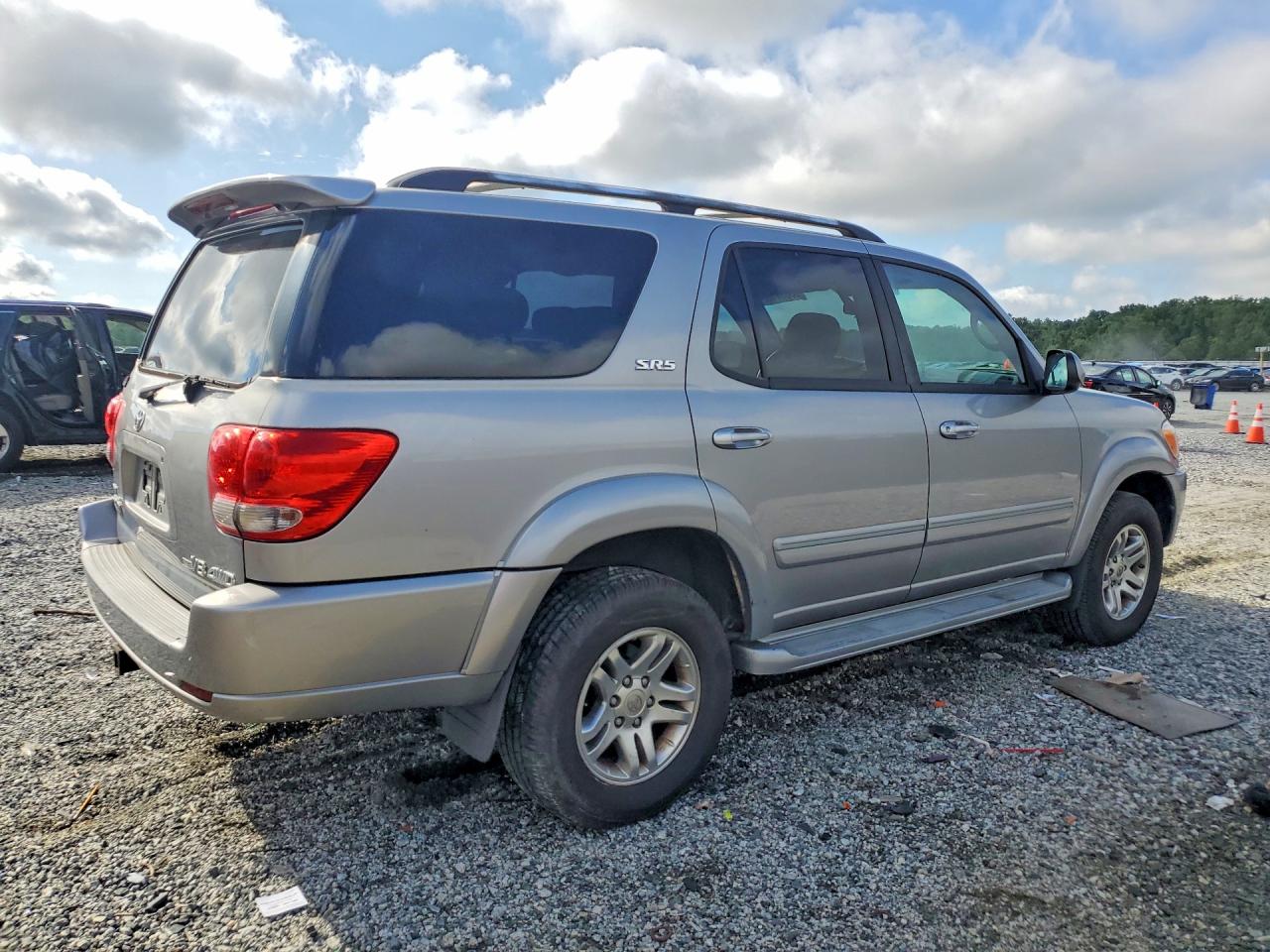 2005 Toyota Sequoia Sr5 Silver vin: 5TDBT44A05S238090