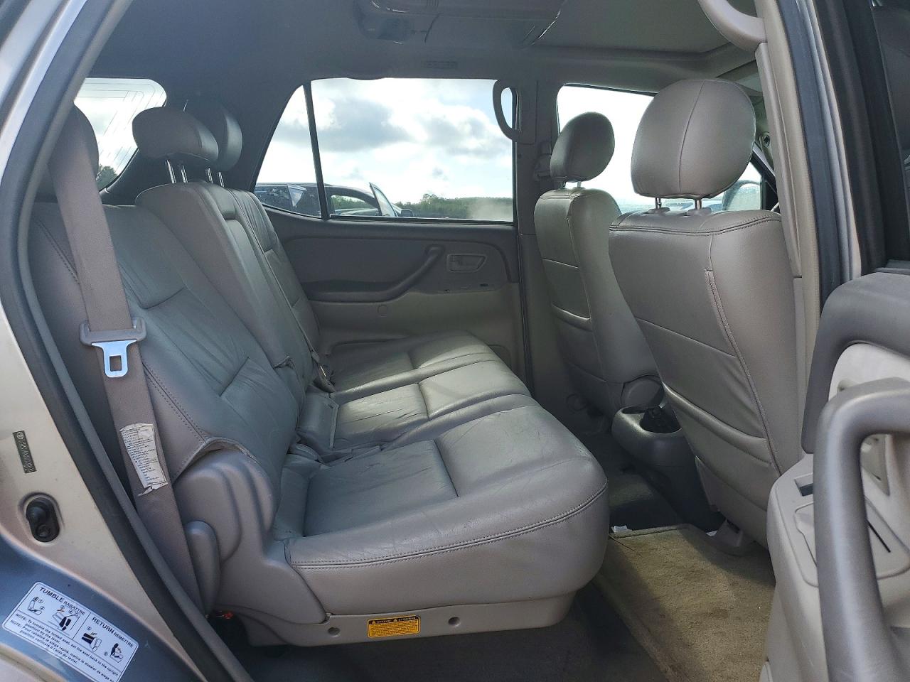 2005 Toyota Sequoia Sr5 Silver vin: 5TDBT44A05S238090