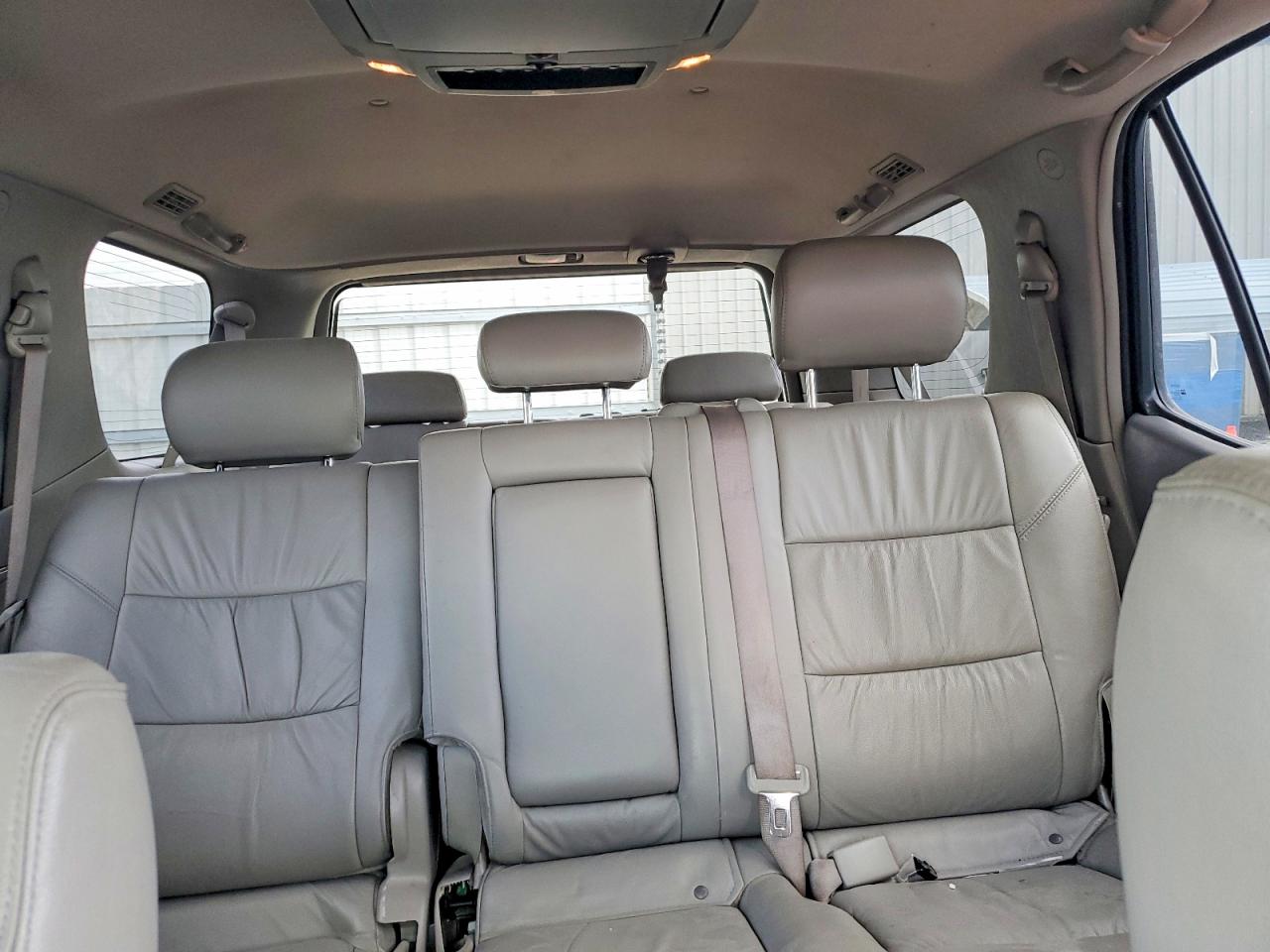 2005 Toyota Sequoia Sr5 Silver vin: 5TDBT44A05S238090