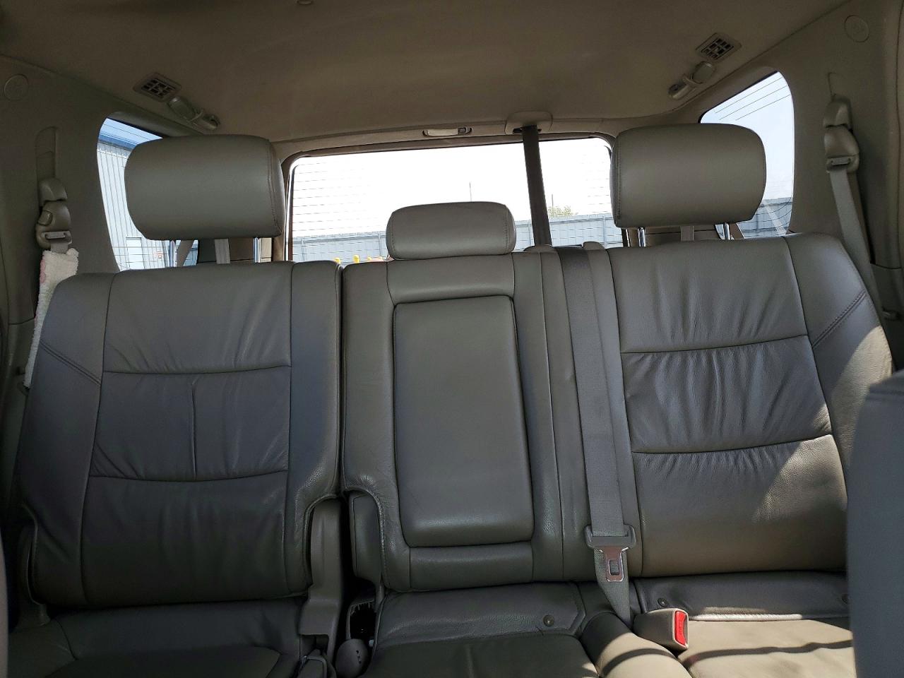 2007 Toyota Sequoia Sr5 White vin: 5TDBT44A07S289706