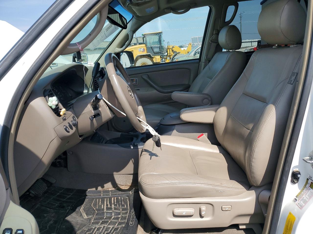 2007 Toyota Sequoia Sr5 White vin: 5TDBT44A07S289706