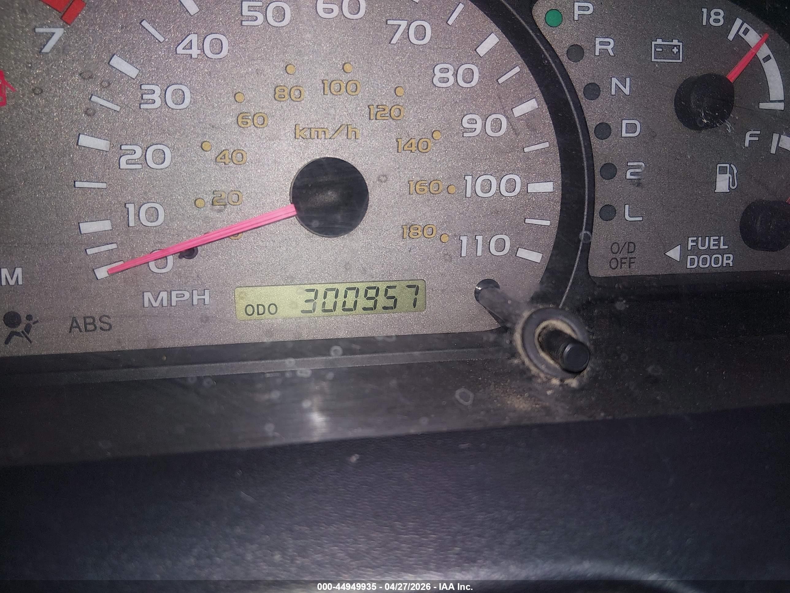 2001 Toyota Sequoia Sr5 V8 Gray vin: 5TDBT44A11S026759