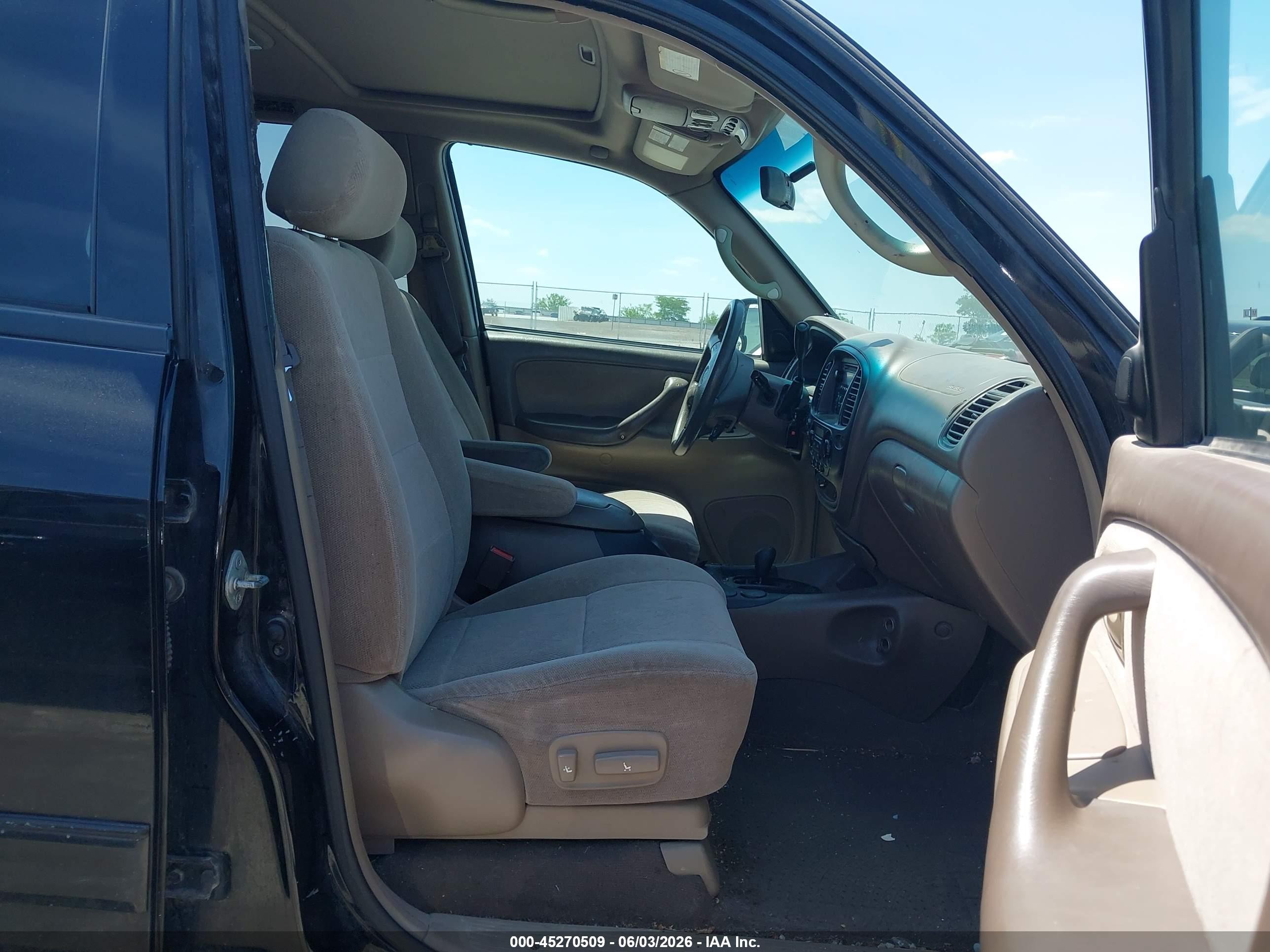 2001 Toyota Sequoia Sr5 V8 Черный vin: 5TDBT44A11S056389