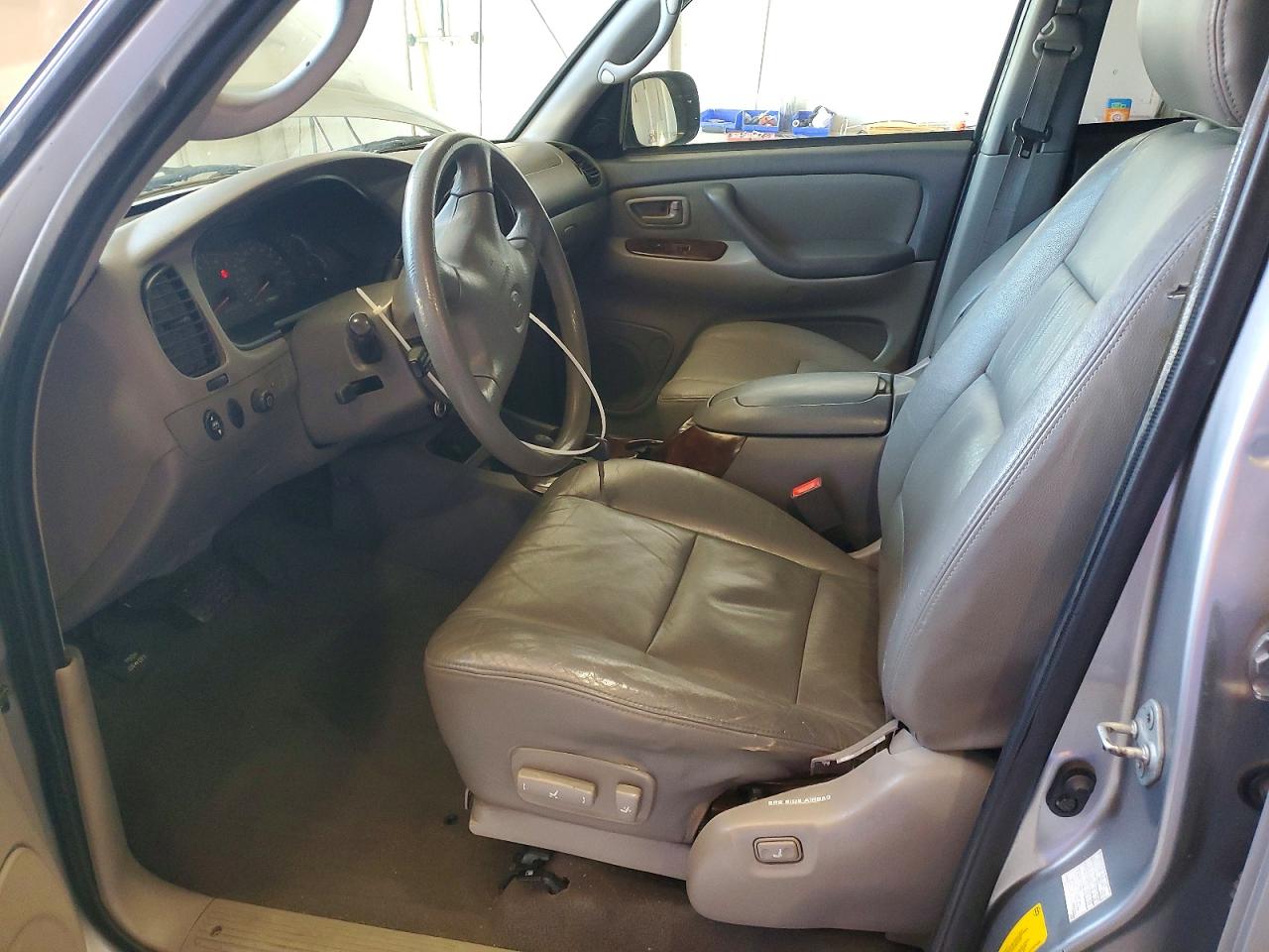 2002 Toyota Sequoia Sr5 Silver vin: 5TDBT44A12S122151