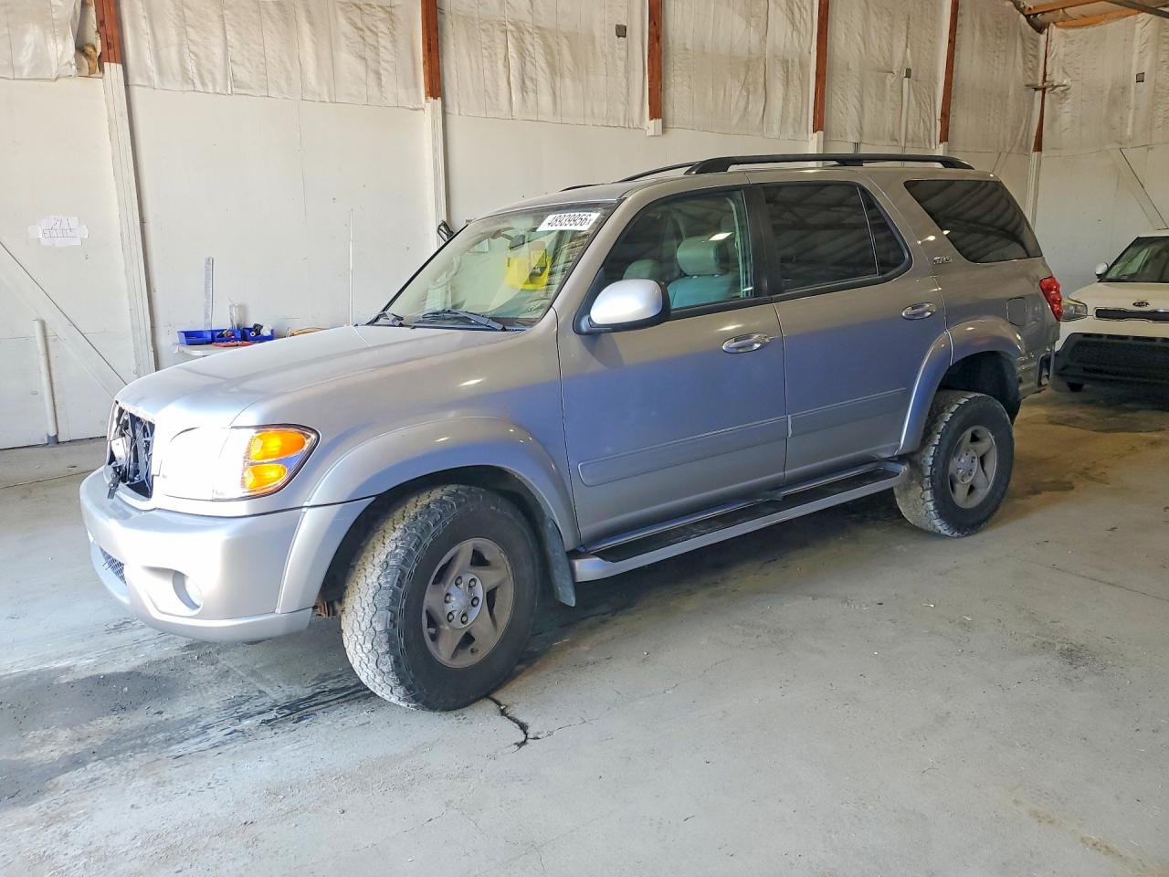 2002 Toyota Sequoia Sr5 Silver vin: 5TDBT44A12S122151