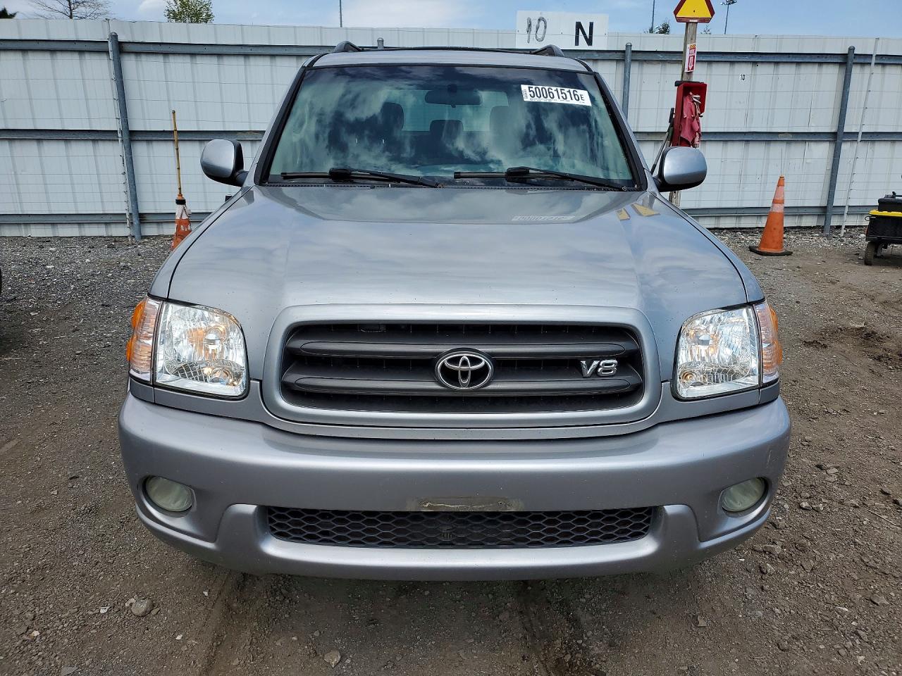 2002 Toyota Sequoia Sr5 Серебряный vin: 5TDBT44A12S134980