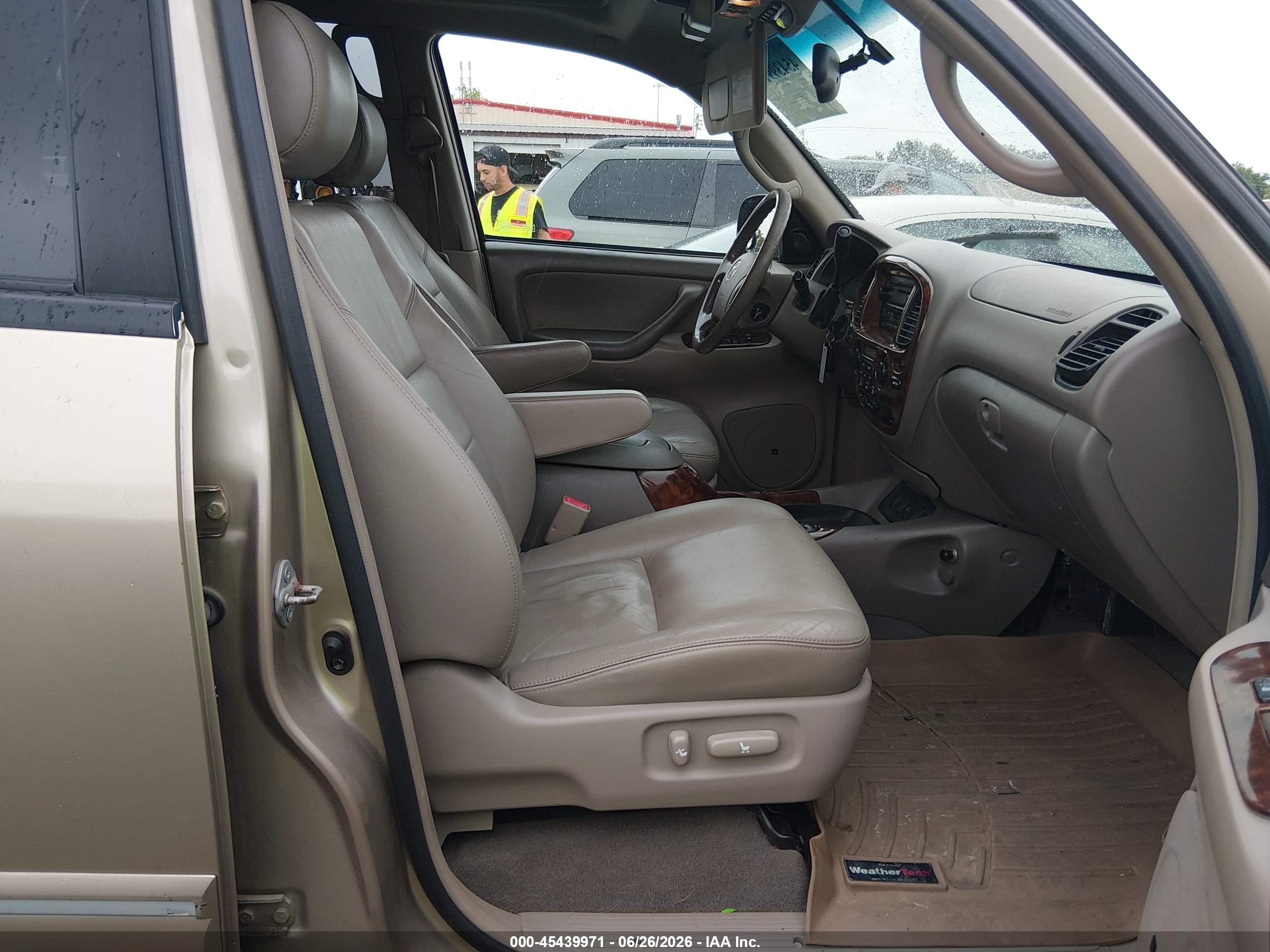 2005 Toyota Sequoia Sr5 V8 Beige vin: 5TDBT44A15S240611