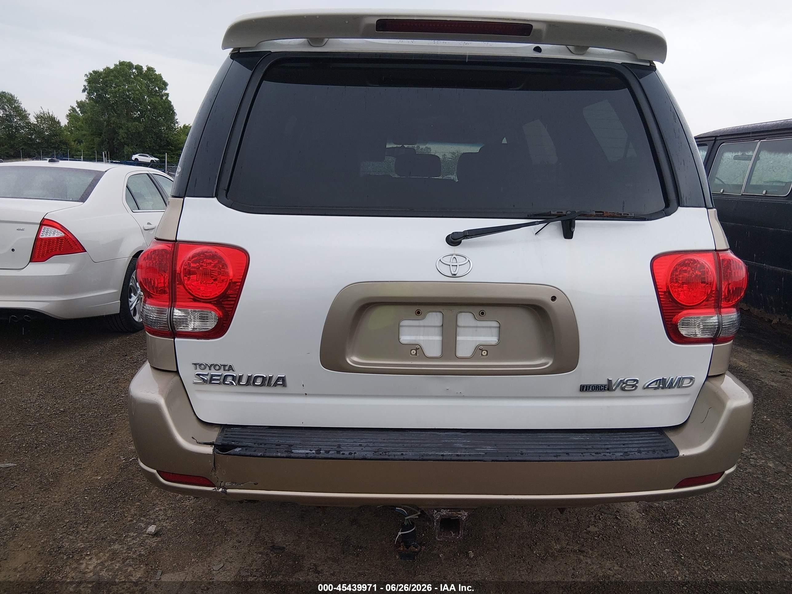 2005 Toyota Sequoia Sr5 V8 Beige vin: 5TDBT44A15S240611