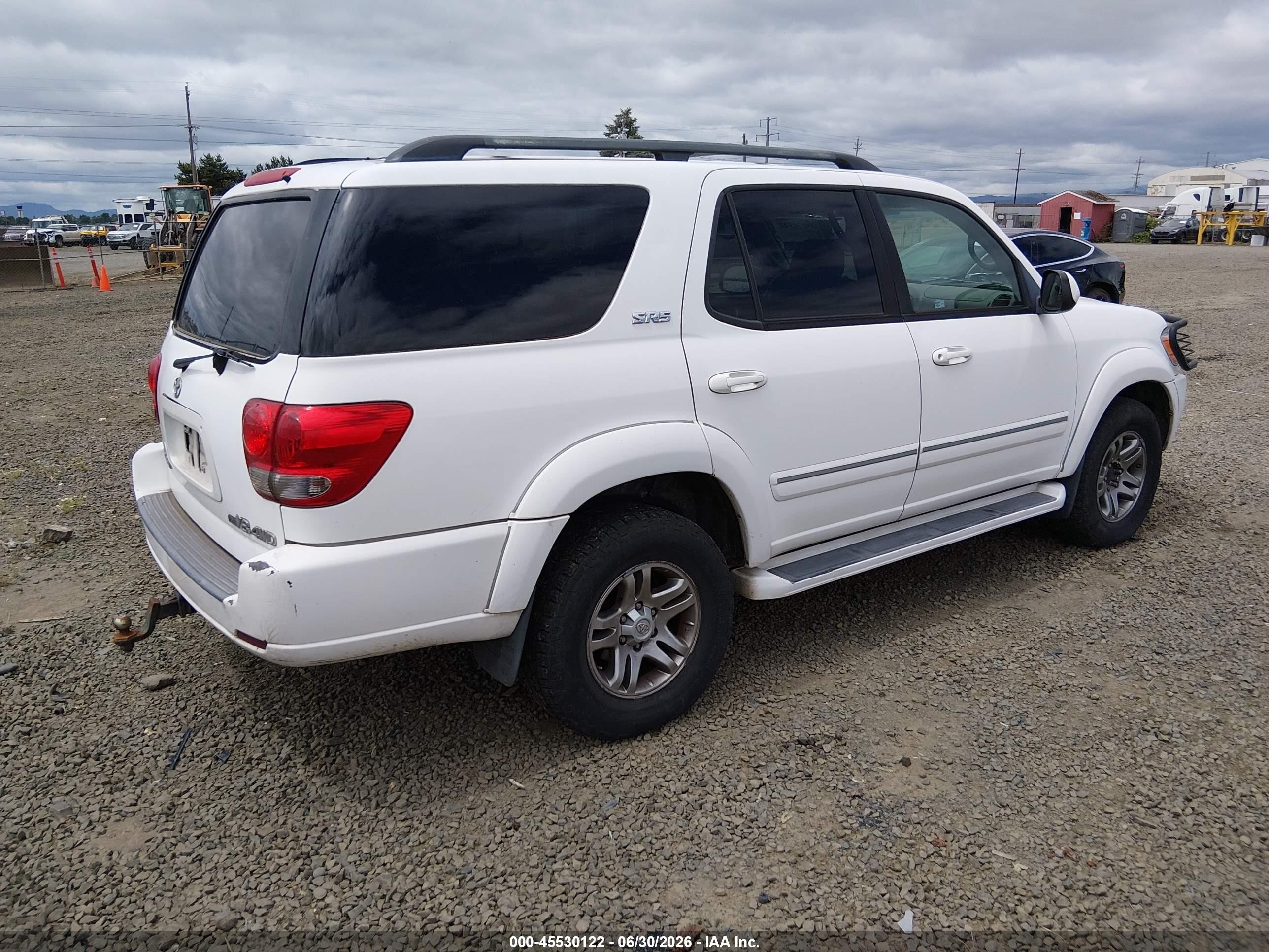 2005 Toyota Sequoia Sr5 V8 White vin: 5TDBT44A15S252290
