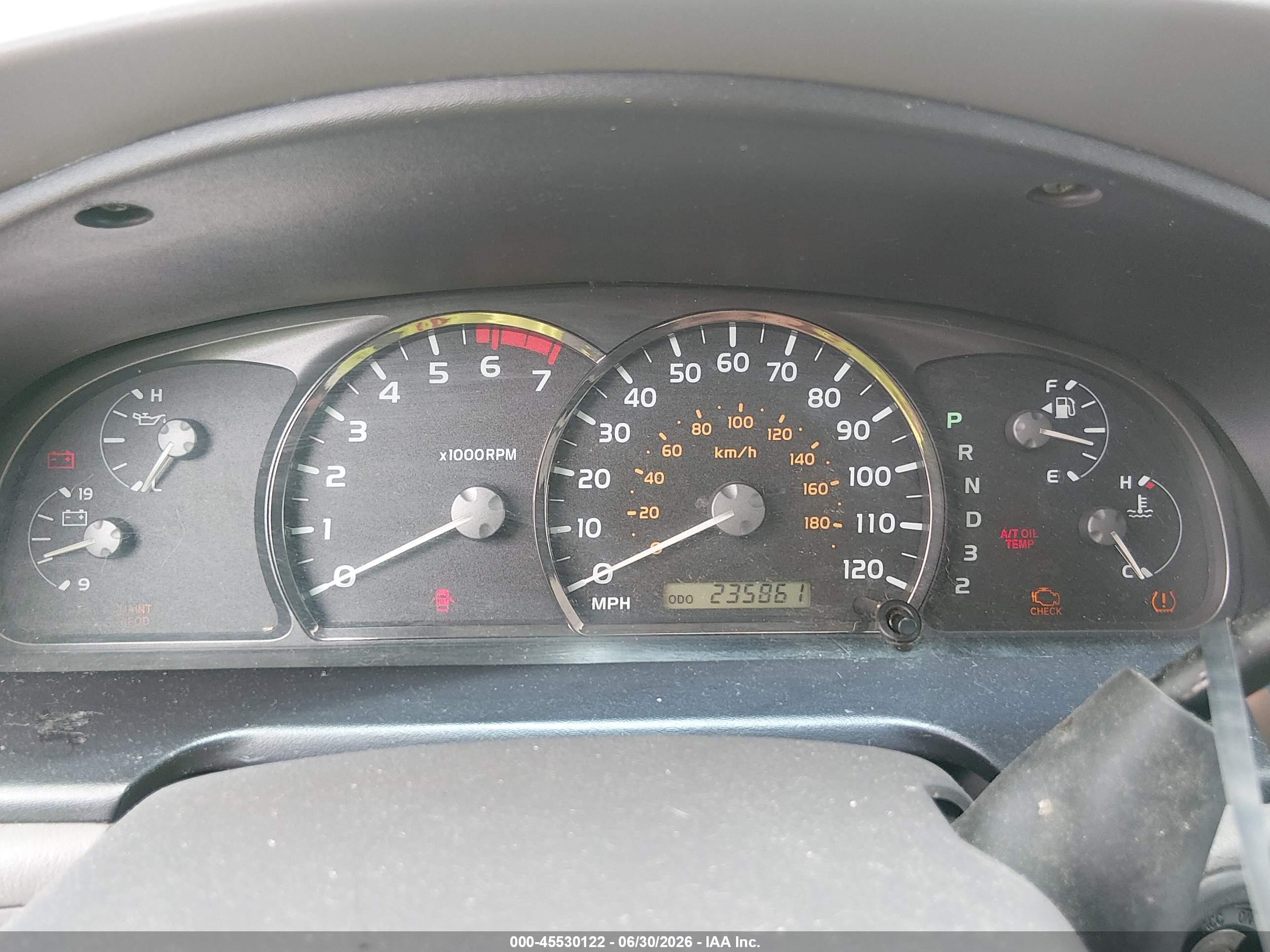 2005 Toyota Sequoia Sr5 V8 White vin: 5TDBT44A15S252290