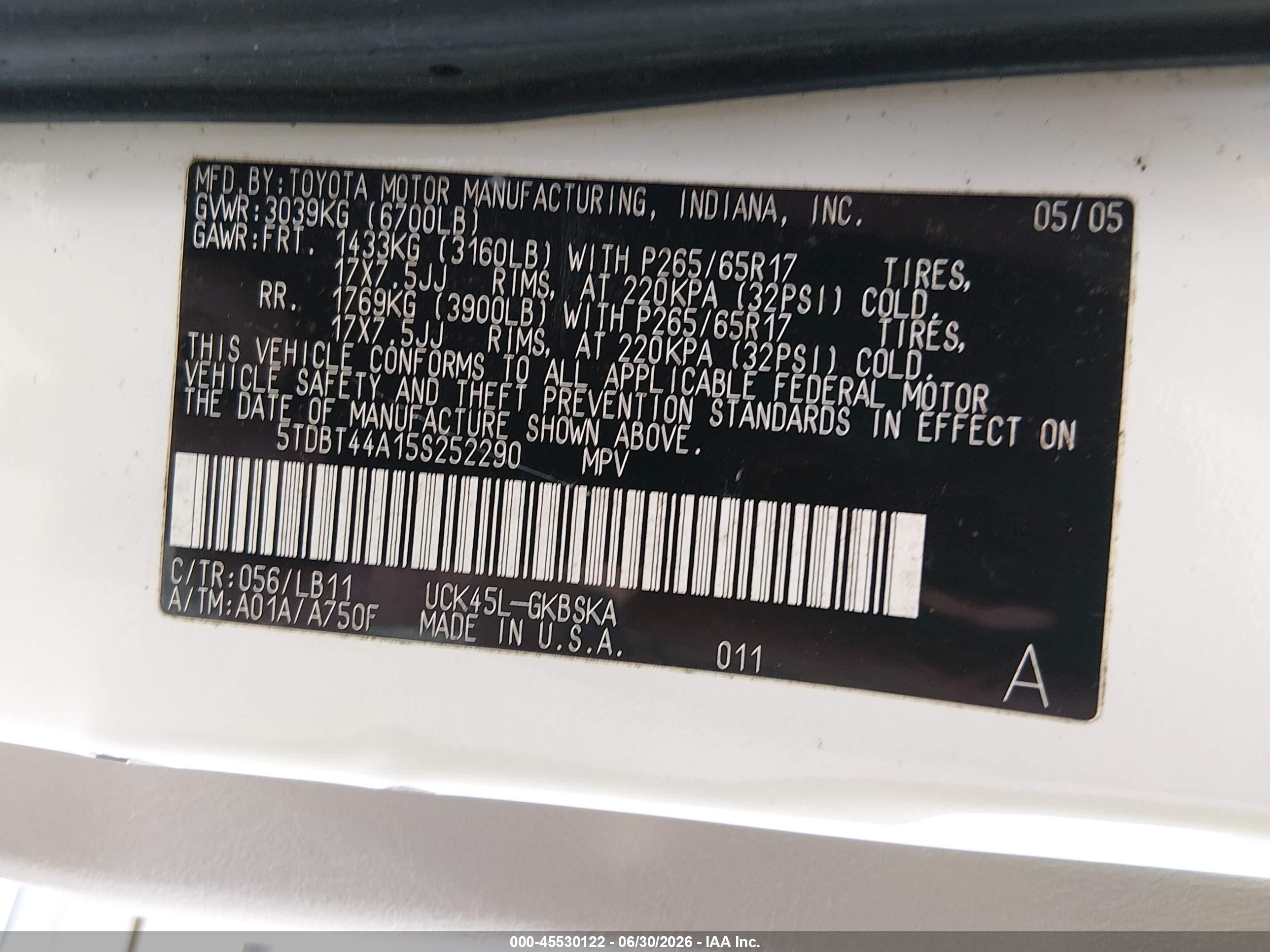 2005 Toyota Sequoia Sr5 V8 White vin: 5TDBT44A15S252290