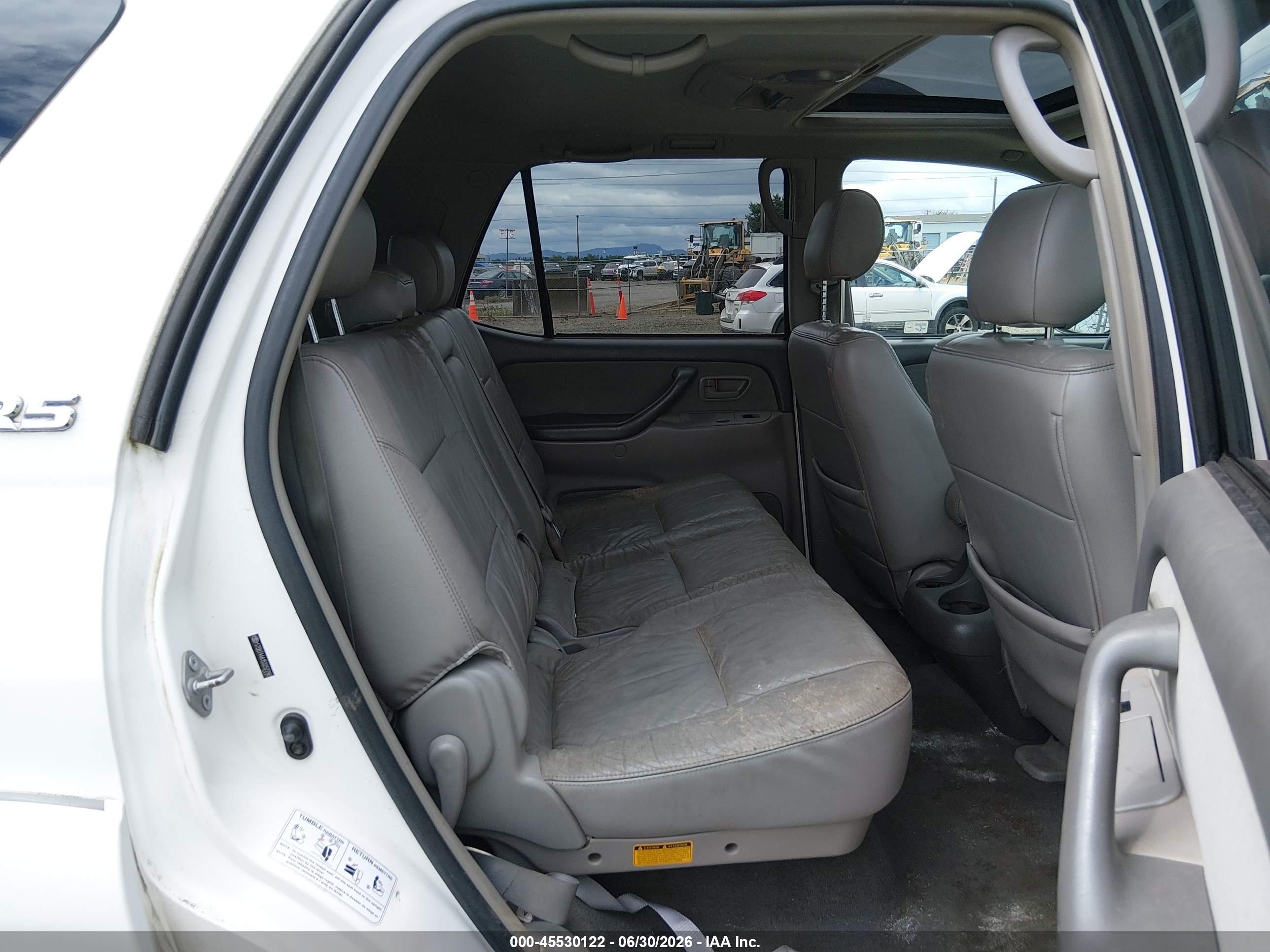 2005 Toyota Sequoia Sr5 V8 White vin: 5TDBT44A15S252290
