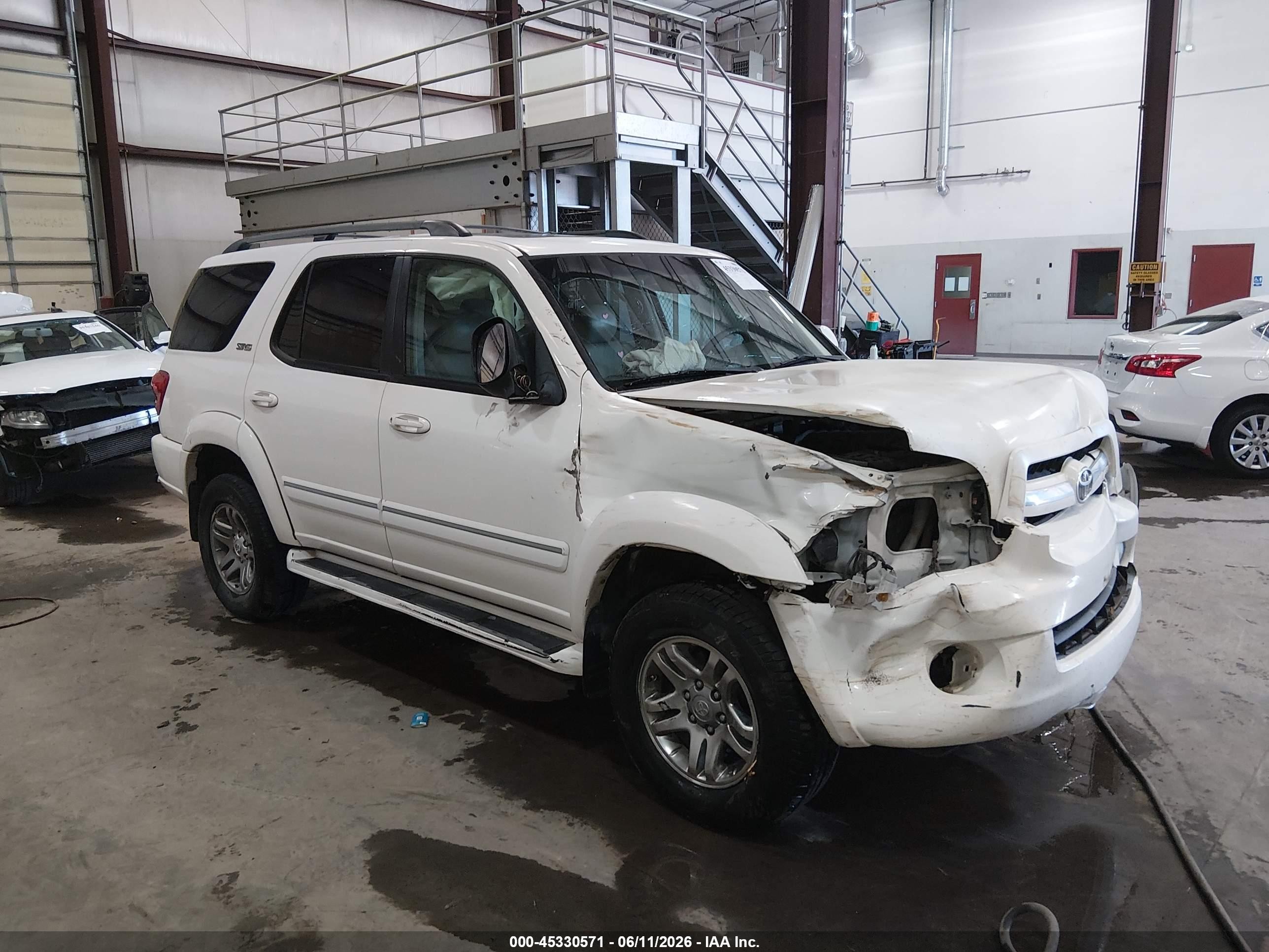 2005 Toyota Sequoia Sr5 V8 White vin: 5TDBT44A15S254055