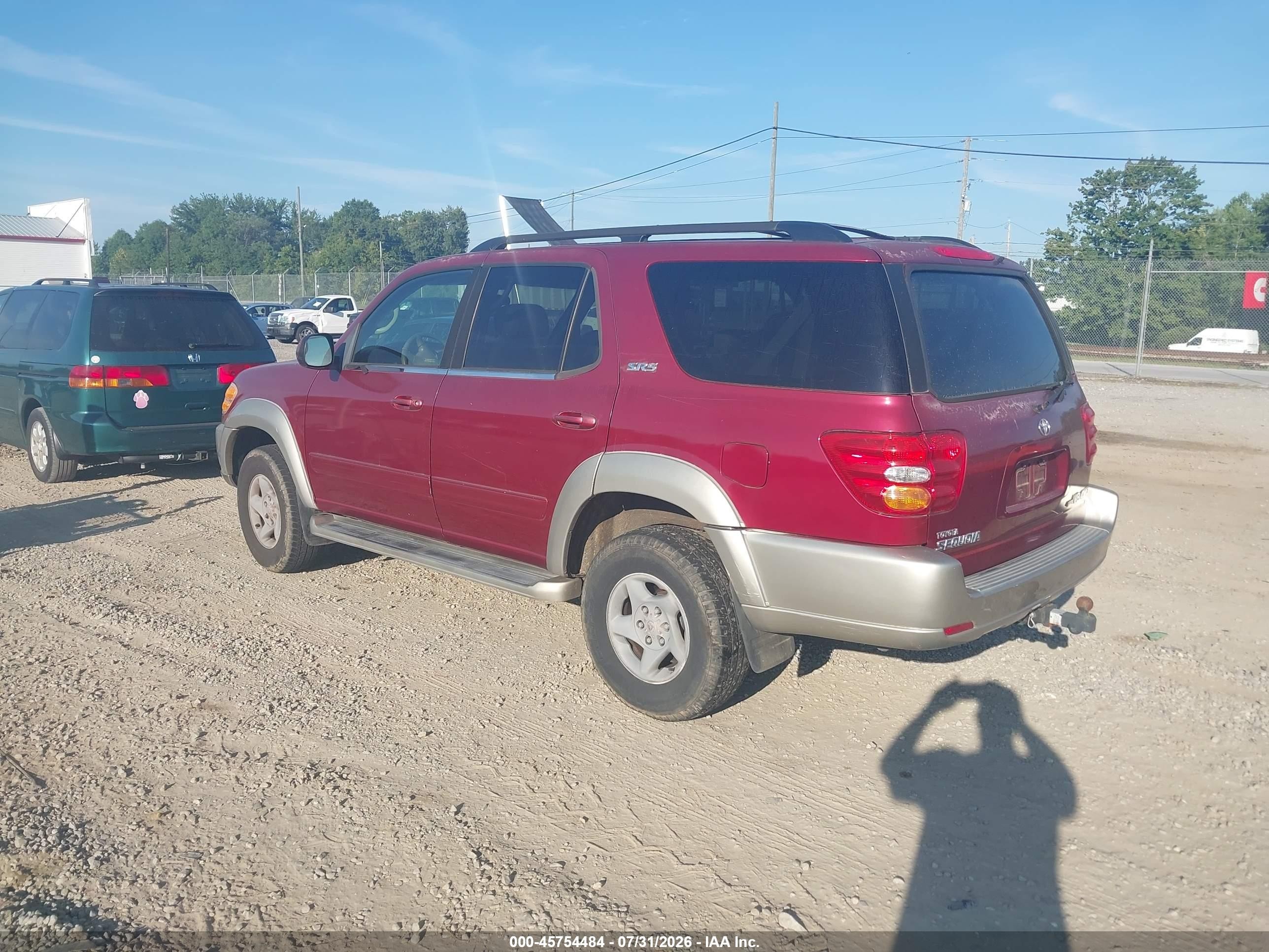 2001 Toyota Sequoia Sr5 V8 Red vin: 5TDBT44A21S050052
