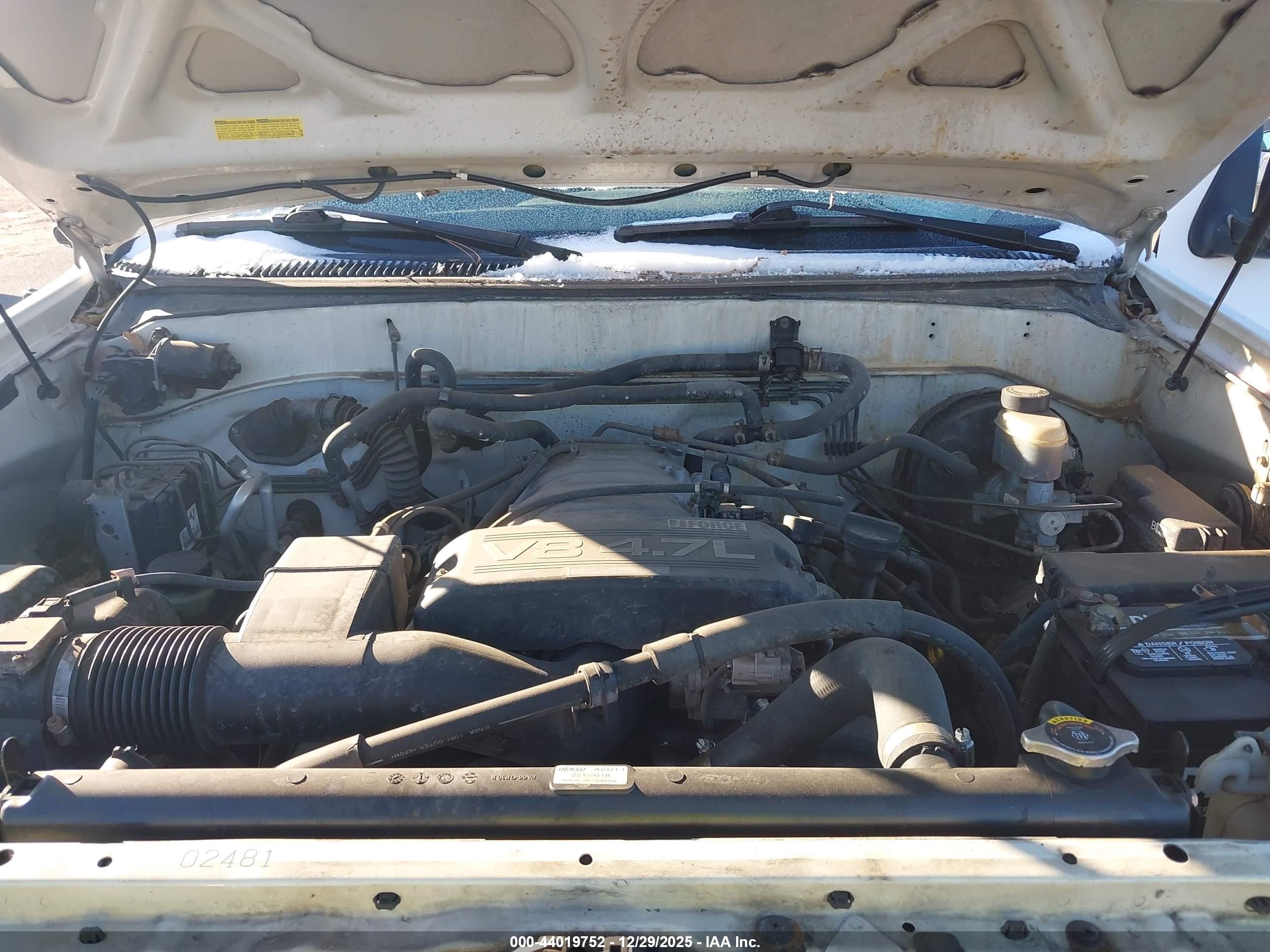 2002 Toyota Sequoia Sr5 V8 White vin: 5TDBT44A22S057746