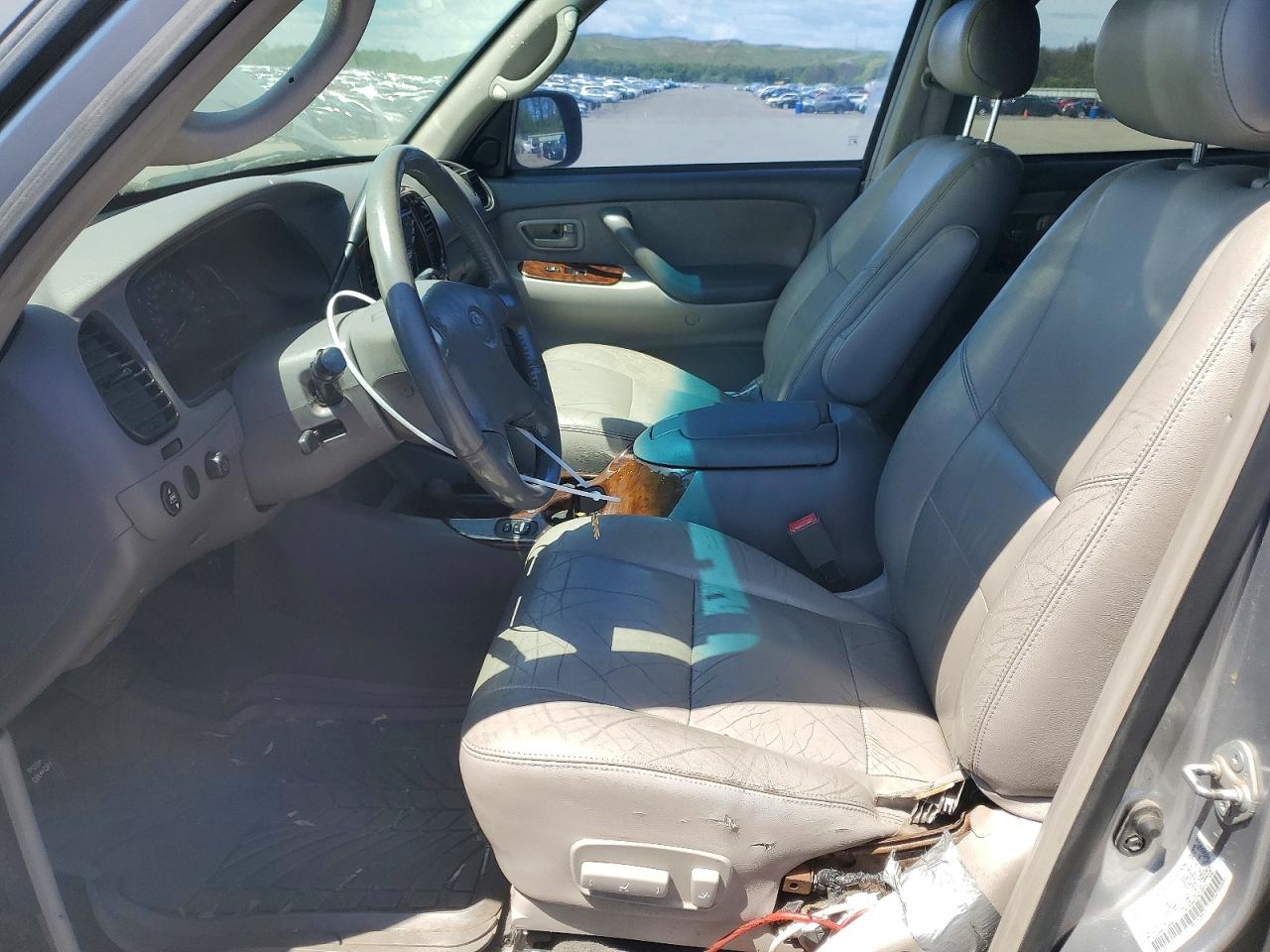 2002 Toyota Sequoia Серебряный vin: 5TDBT44A22S070870