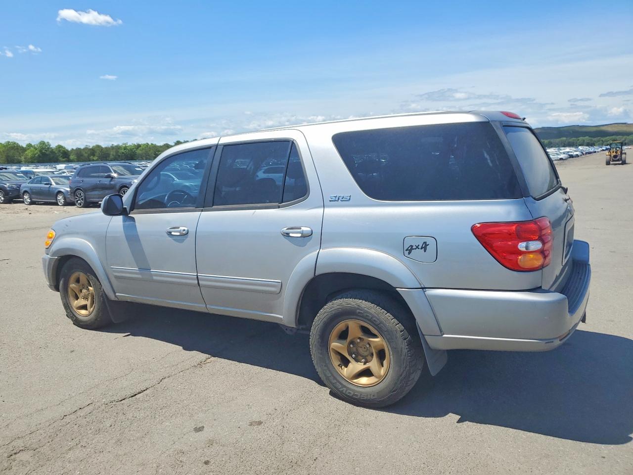 2002 Toyota Sequoia Серебряный vin: 5TDBT44A22S070870