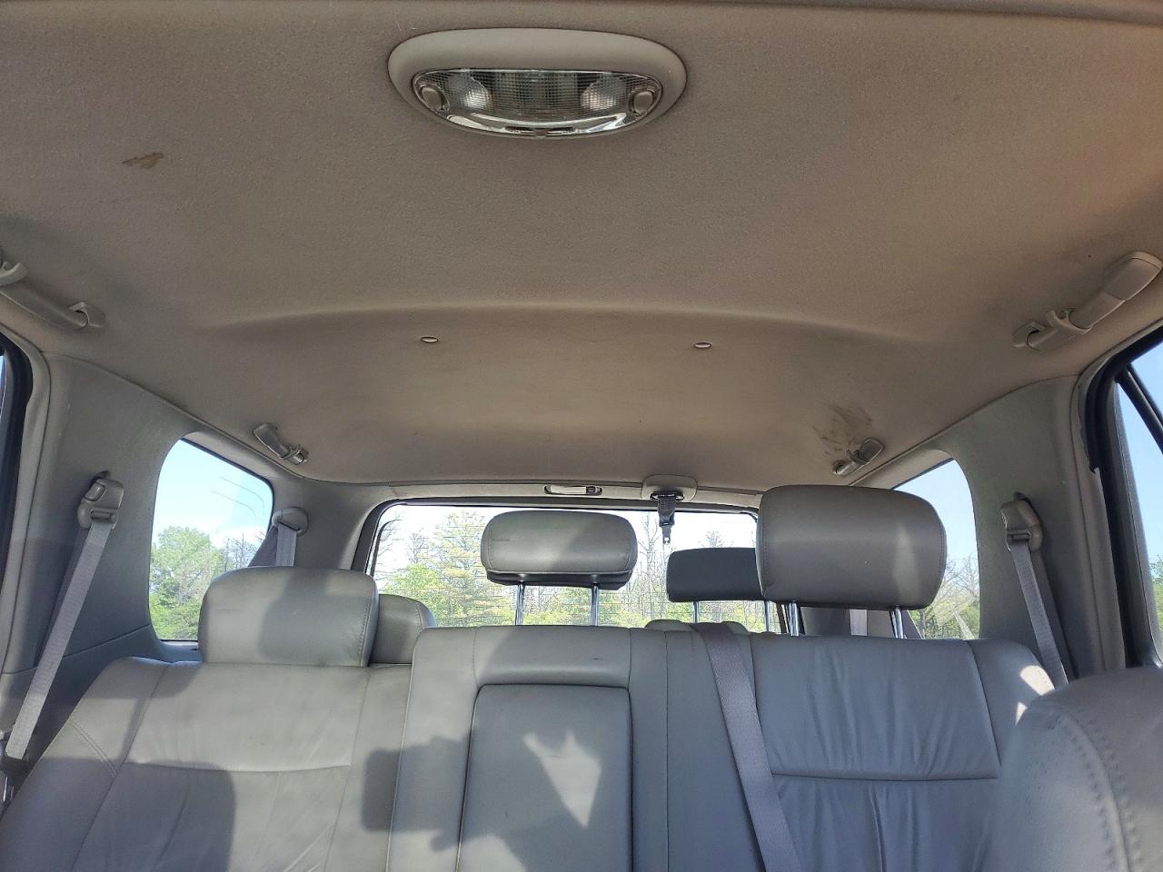 2002 Toyota Sequoia Серебряный vin: 5TDBT44A22S070870