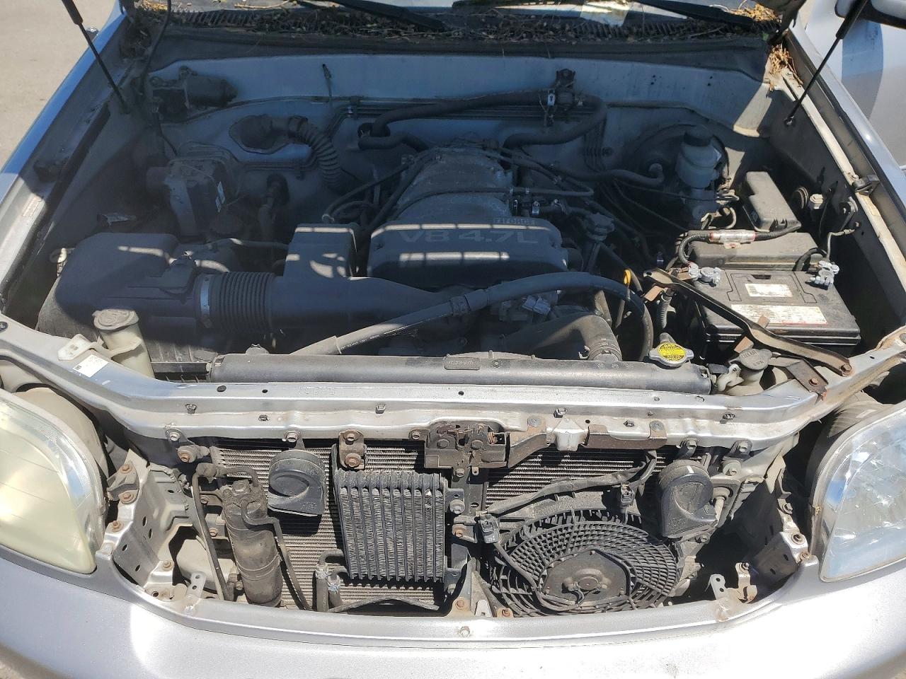 2002 Toyota Sequoia Серебряный vin: 5TDBT44A22S070870