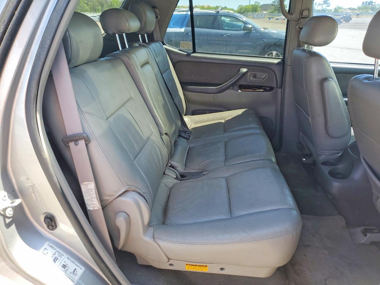 2002 Toyota Sequoia Серебряный vin: 5TDBT44A22S070870