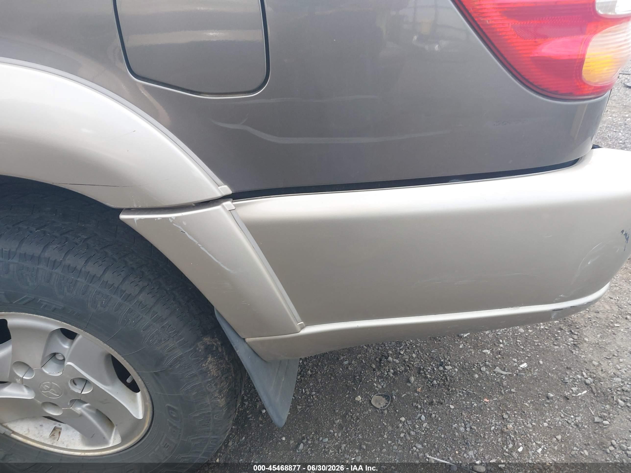 2004 Toyota Sequoia Sr5 V8 Gray vin: 5TDBT44A24S211925
