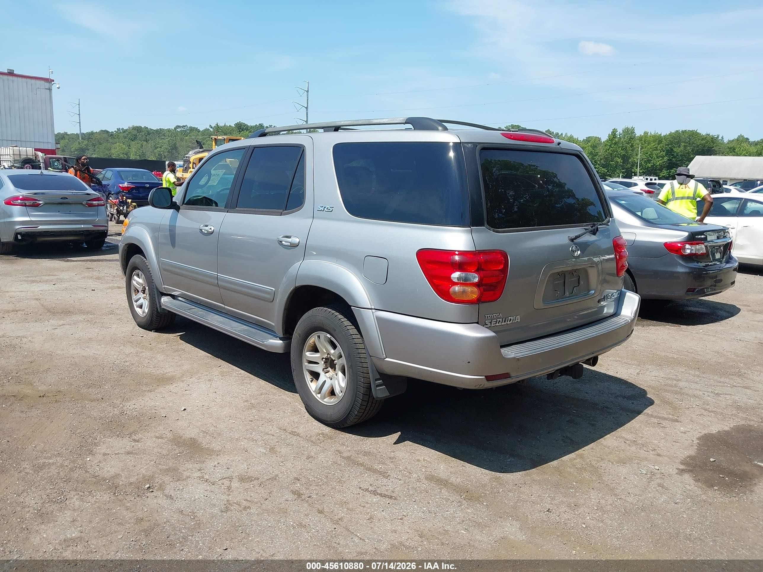 2004 Toyota Sequoia Sr5 V8 Silver vin: 5TDBT44A24S229194