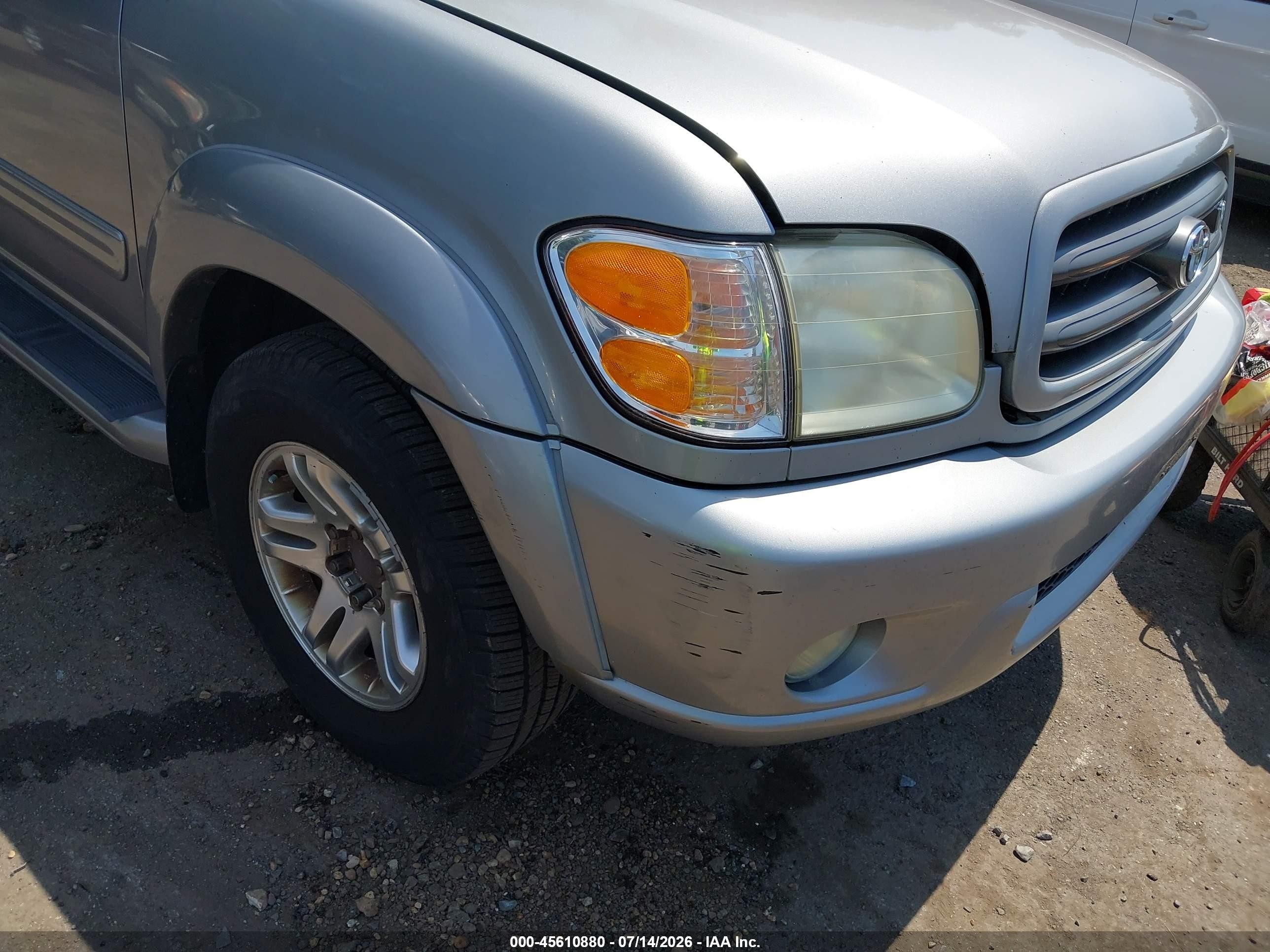 2004 Toyota Sequoia Sr5 V8 Silver vin: 5TDBT44A24S229194