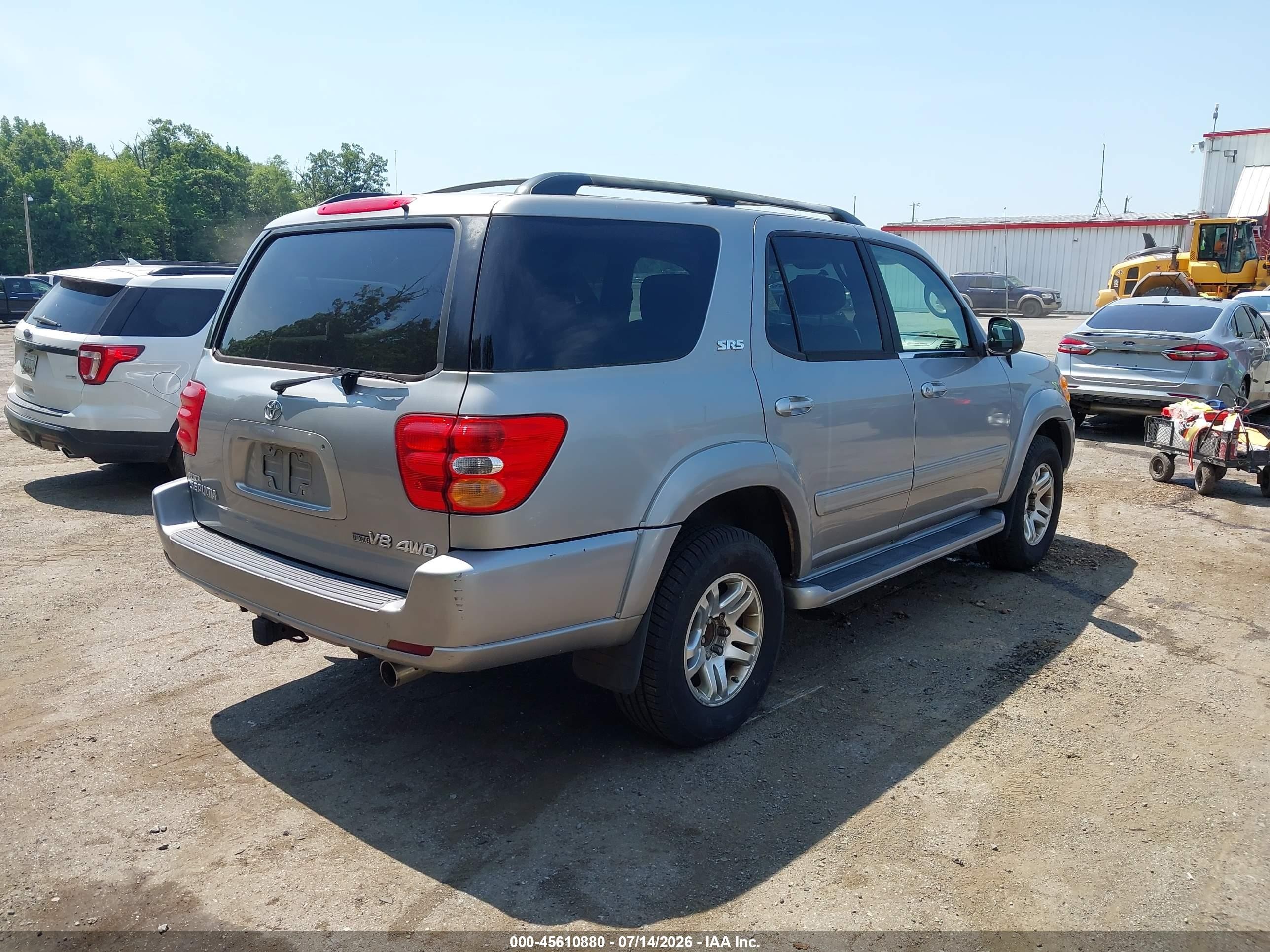 2004 Toyota Sequoia Sr5 V8 Silver vin: 5TDBT44A24S229194