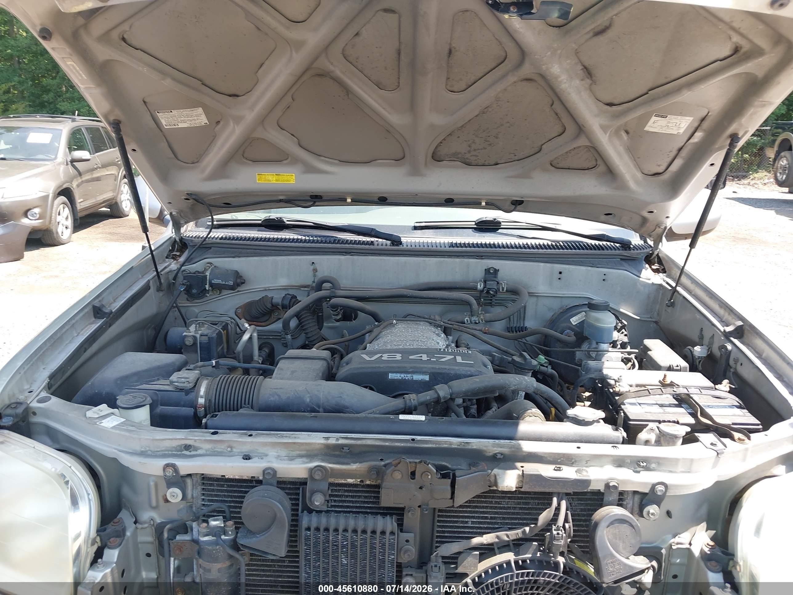 2004 Toyota Sequoia Sr5 V8 Silver vin: 5TDBT44A24S229194