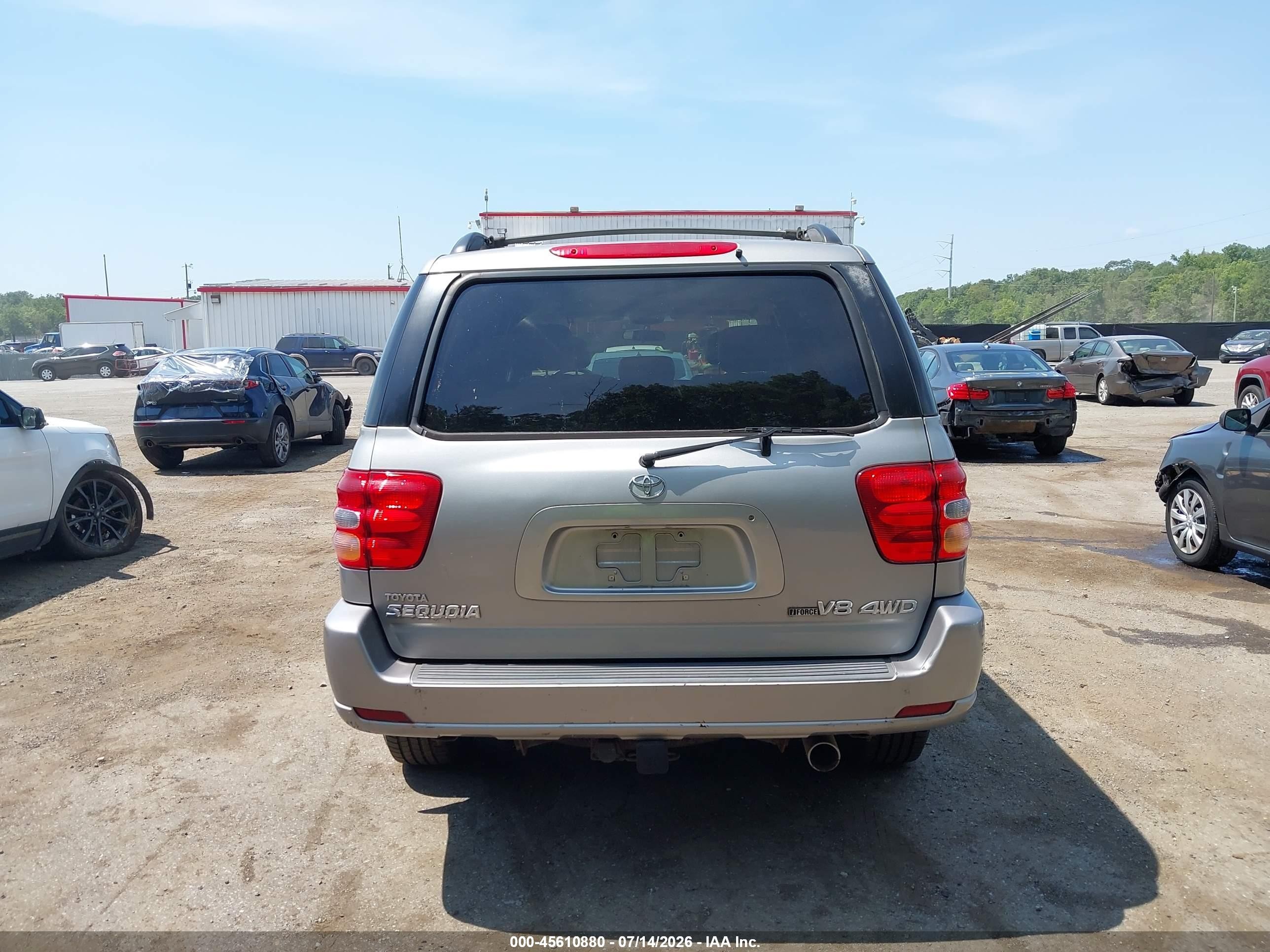 2004 Toyota Sequoia Sr5 V8 Silver vin: 5TDBT44A24S229194