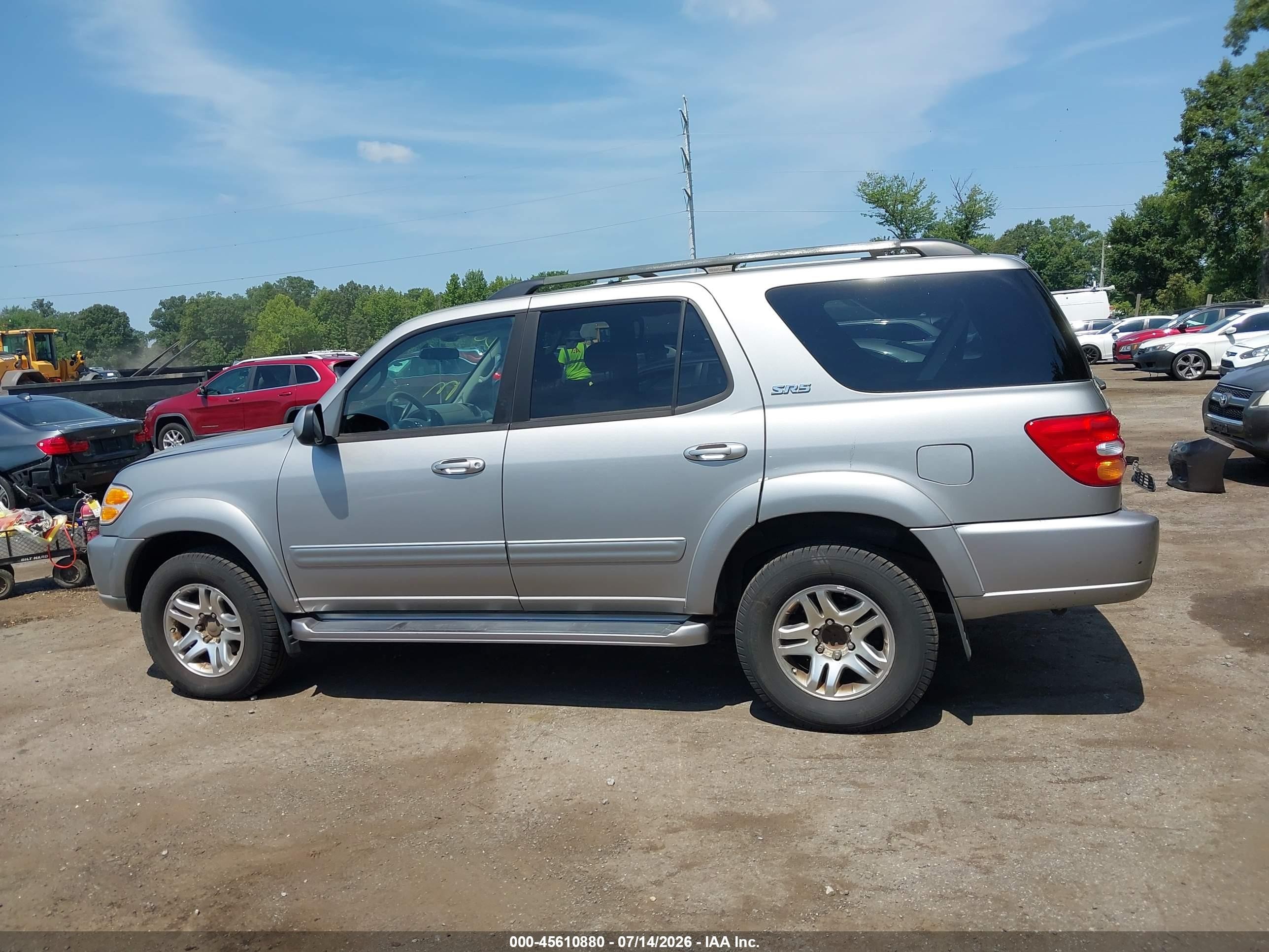 2004 Toyota Sequoia Sr5 V8 Silver vin: 5TDBT44A24S229194
