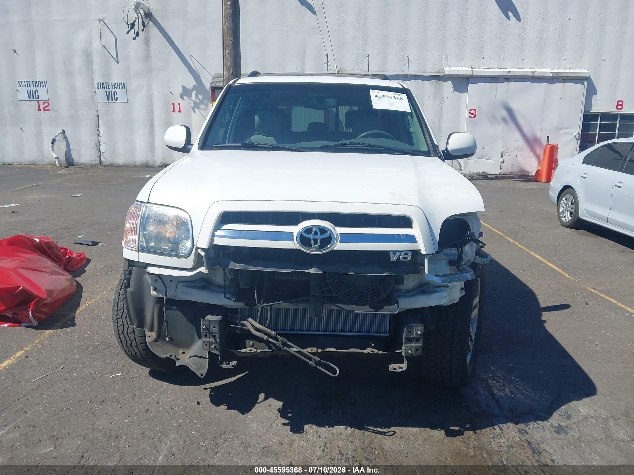 2005 Toyota Sequoia Sr5 V8 White vin: 5TDBT44A25S241816