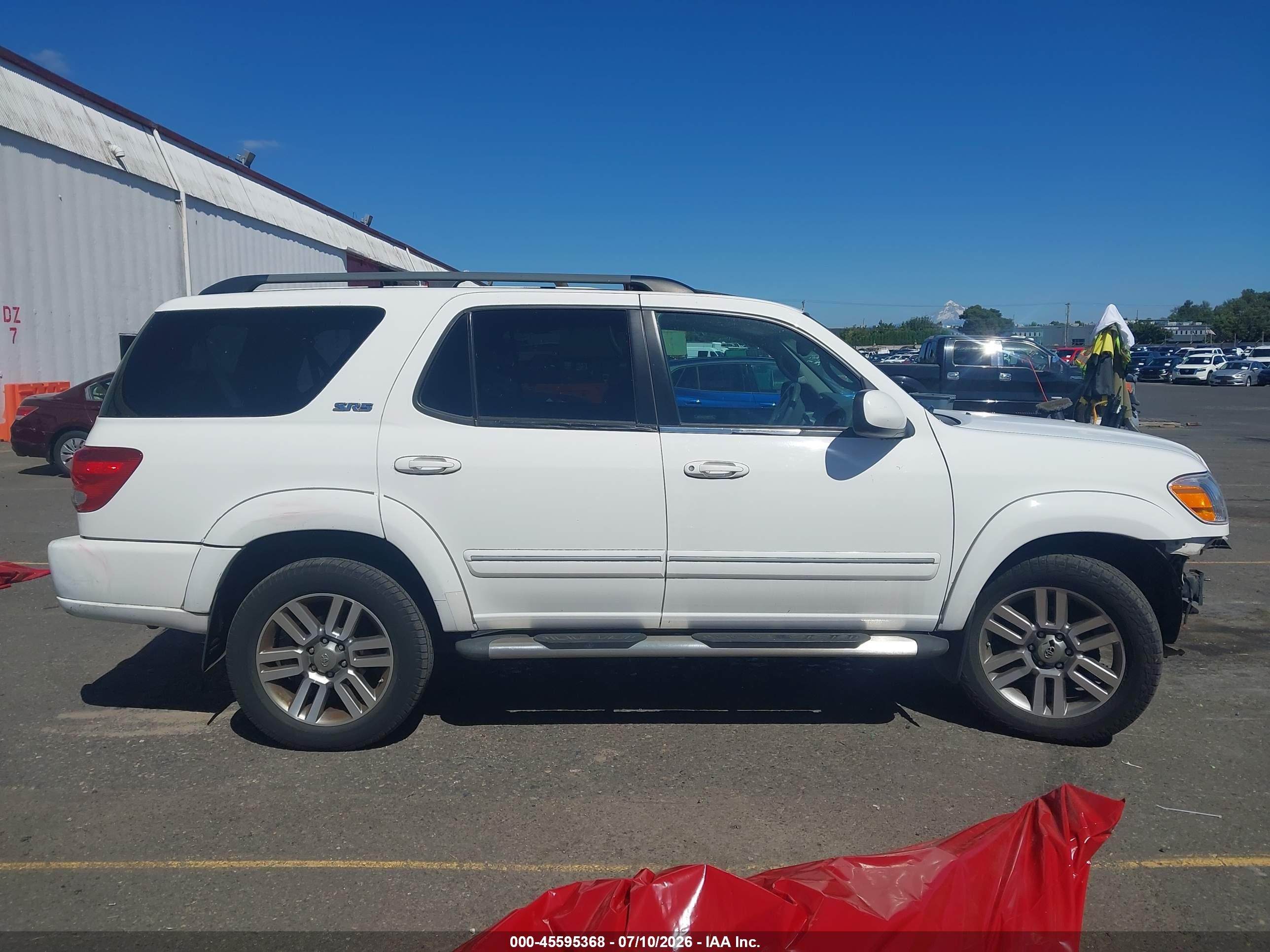 2005 Toyota Sequoia Sr5 V8 White vin: 5TDBT44A25S241816