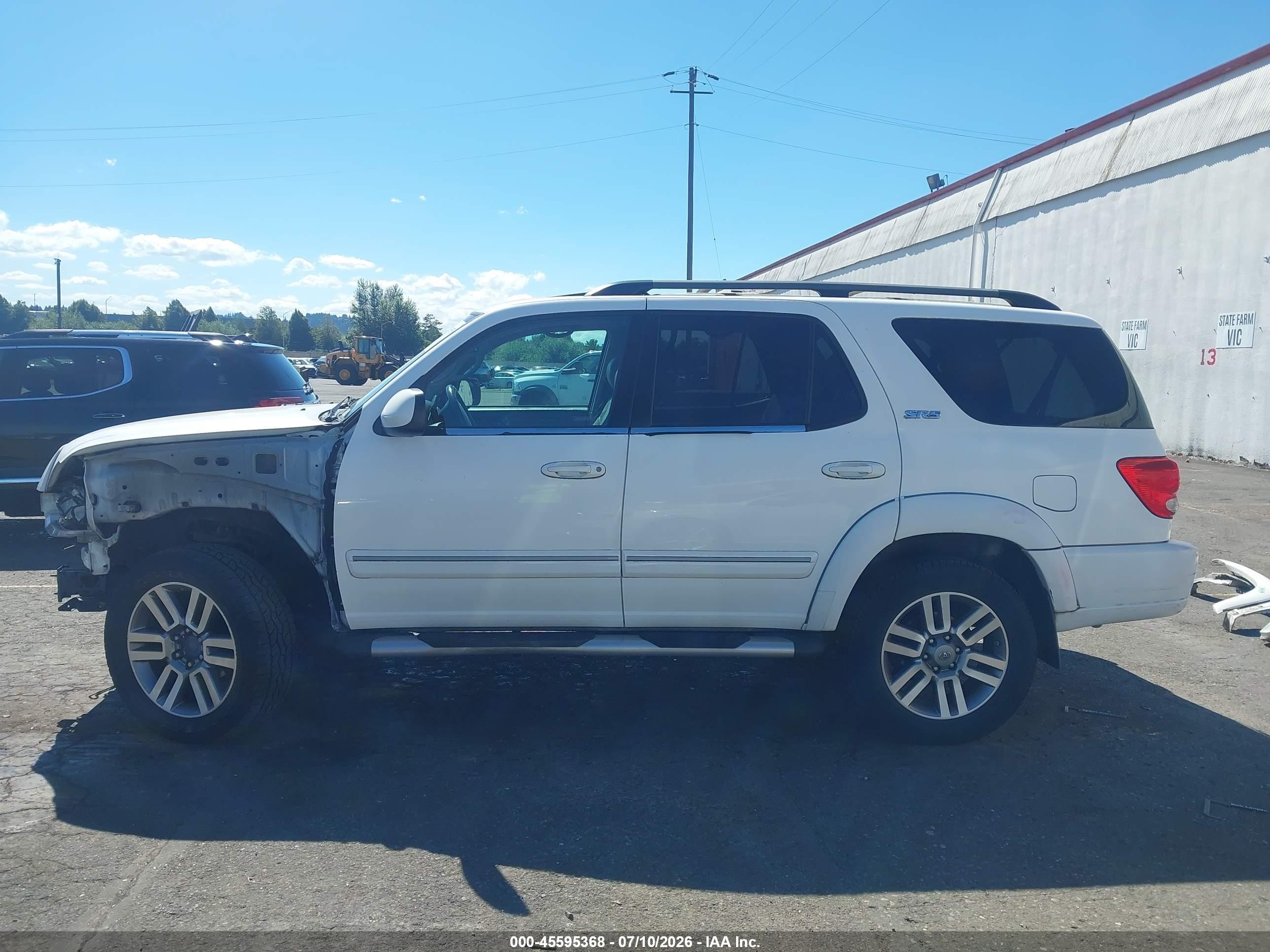 2005 Toyota Sequoia Sr5 V8 White vin: 5TDBT44A25S241816