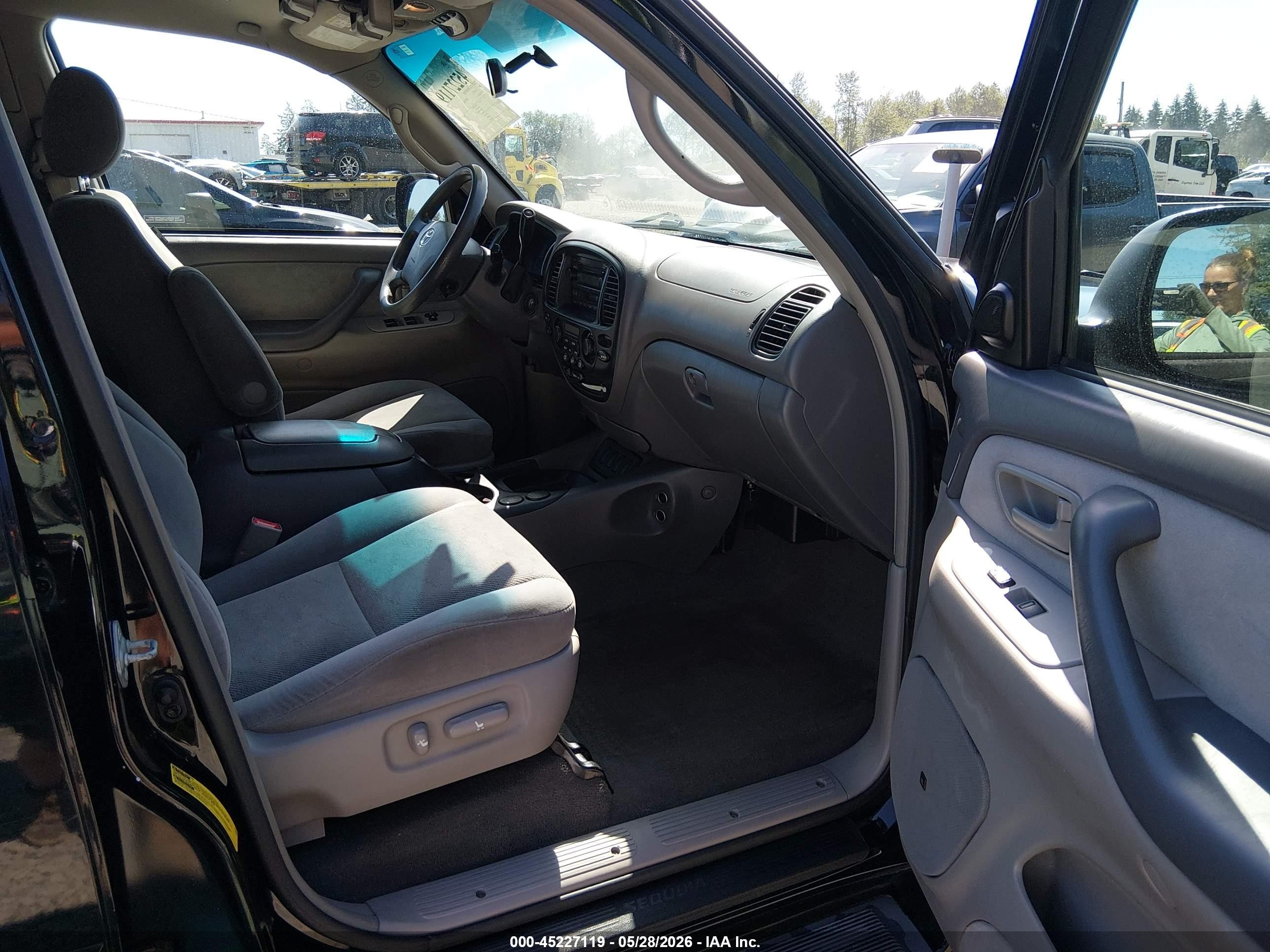 2006 Toyota Sequoia Sr5 V8 Black vin: 5TDBT44A26S268130