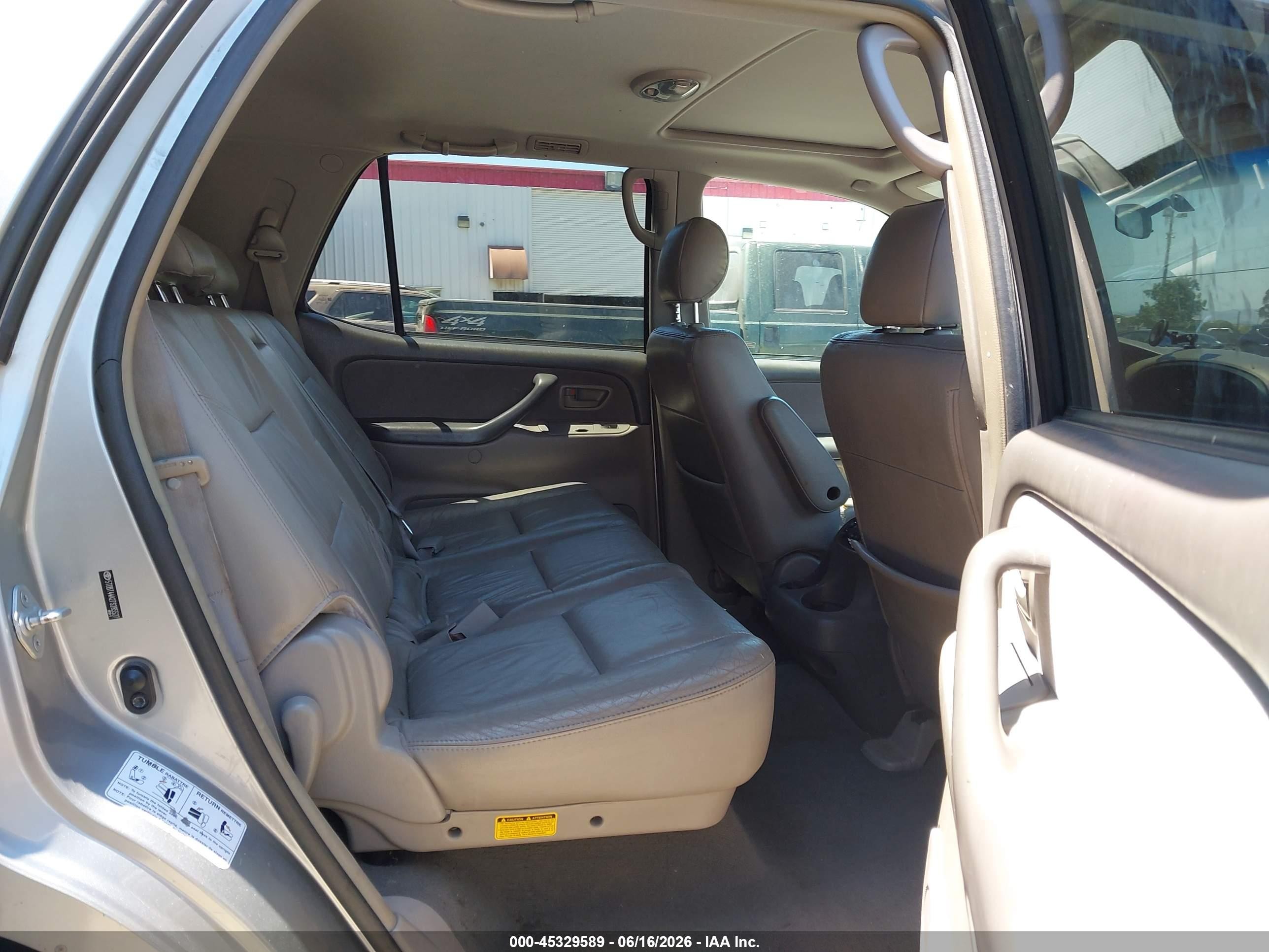 2007 Toyota Sequoia Sr5 V8 Silver vin: 5TDBT44A27S285527