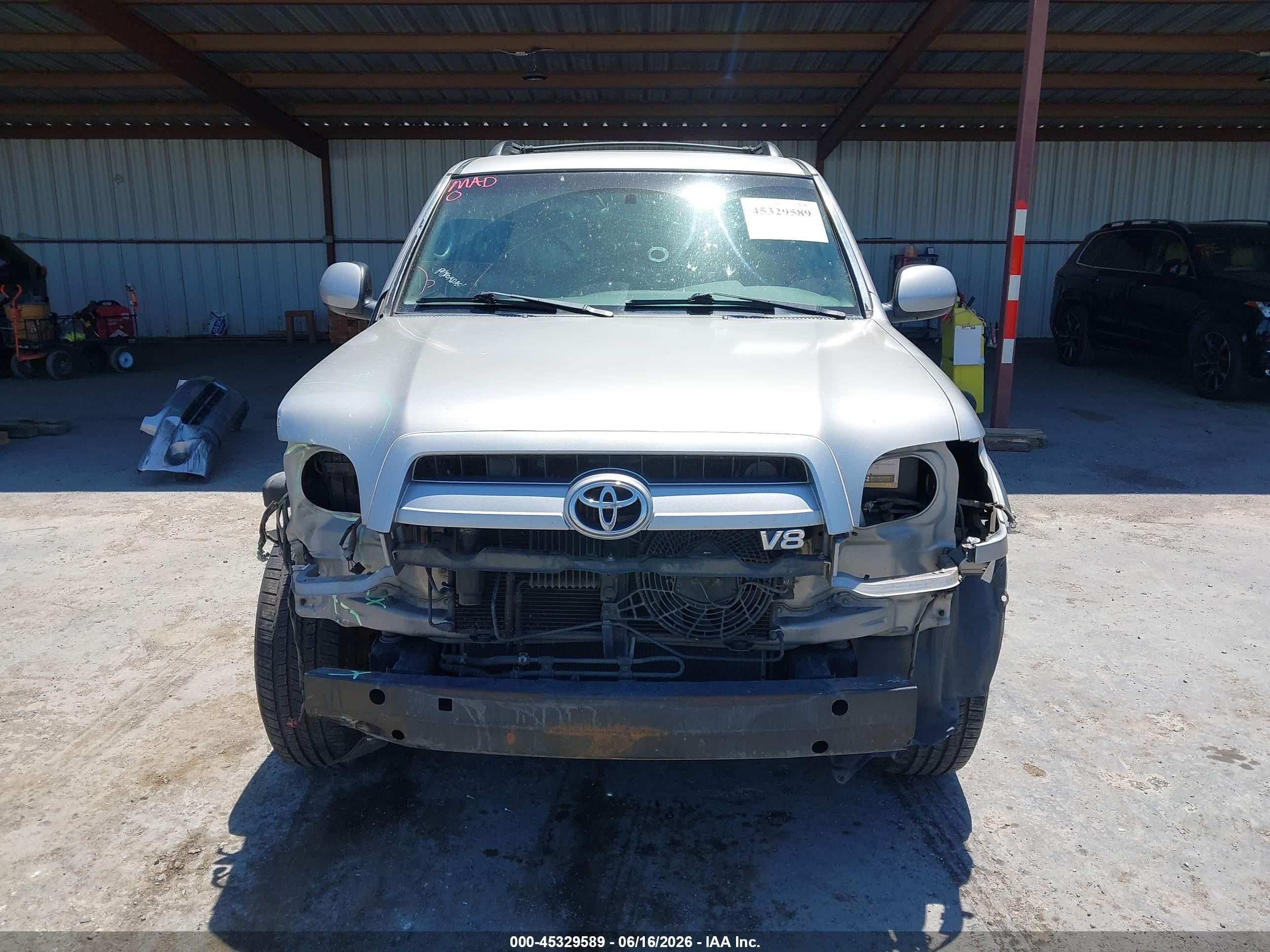 2007 Toyota Sequoia Sr5 V8 Silver vin: 5TDBT44A27S285527