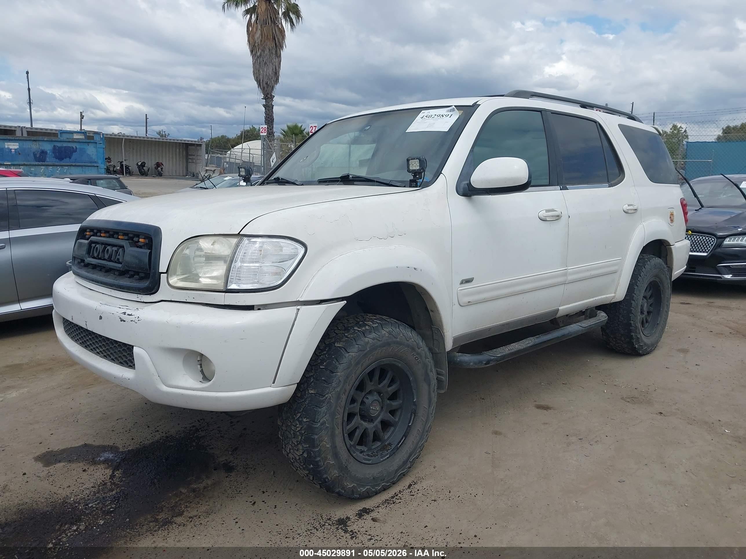 2002 Toyota Sequoia Sr5 V8 White vin: 5TDBT44A32S118912