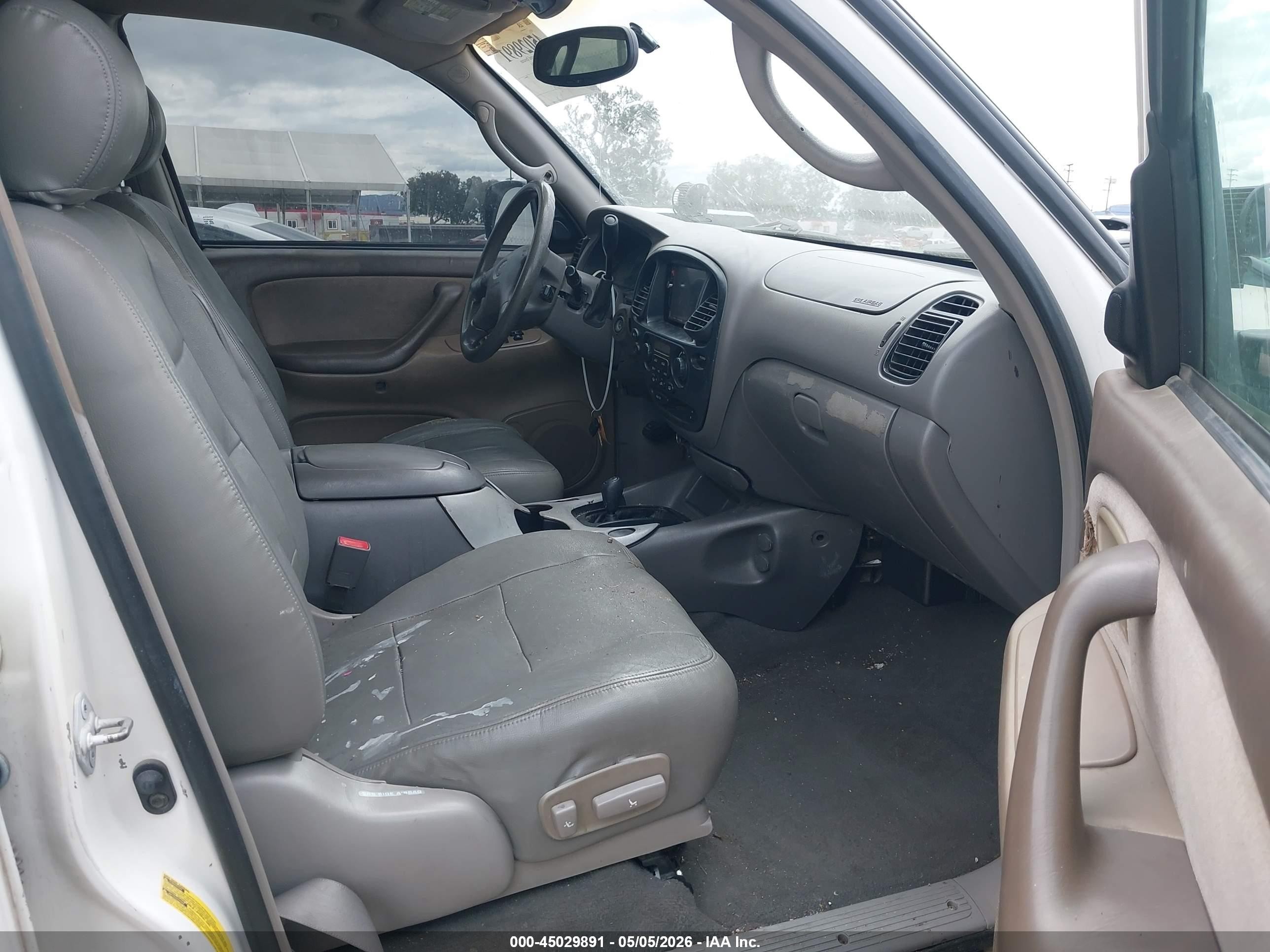2002 Toyota Sequoia Sr5 V8 White vin: 5TDBT44A32S118912
