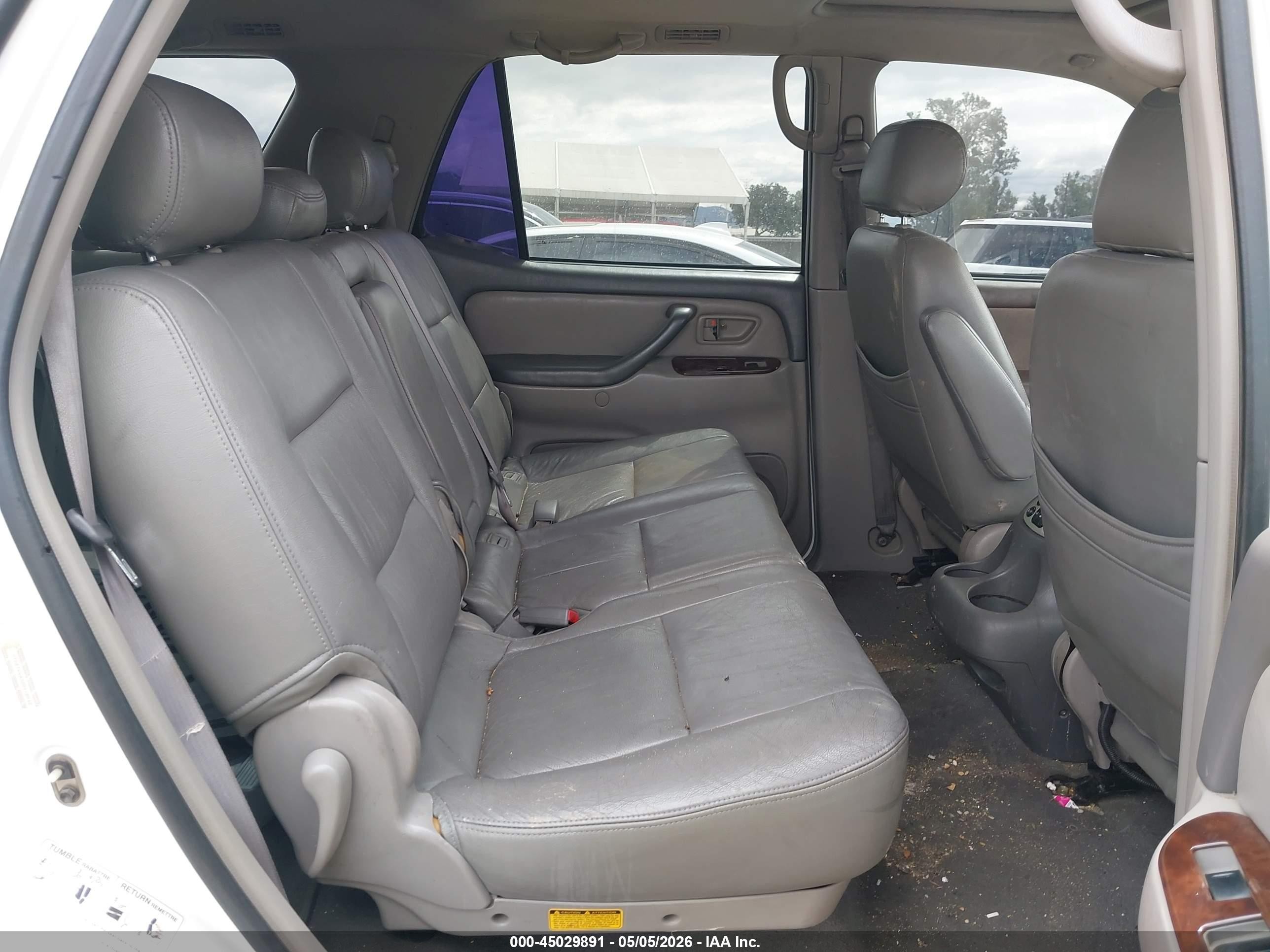 2002 Toyota Sequoia Sr5 V8 White vin: 5TDBT44A32S118912