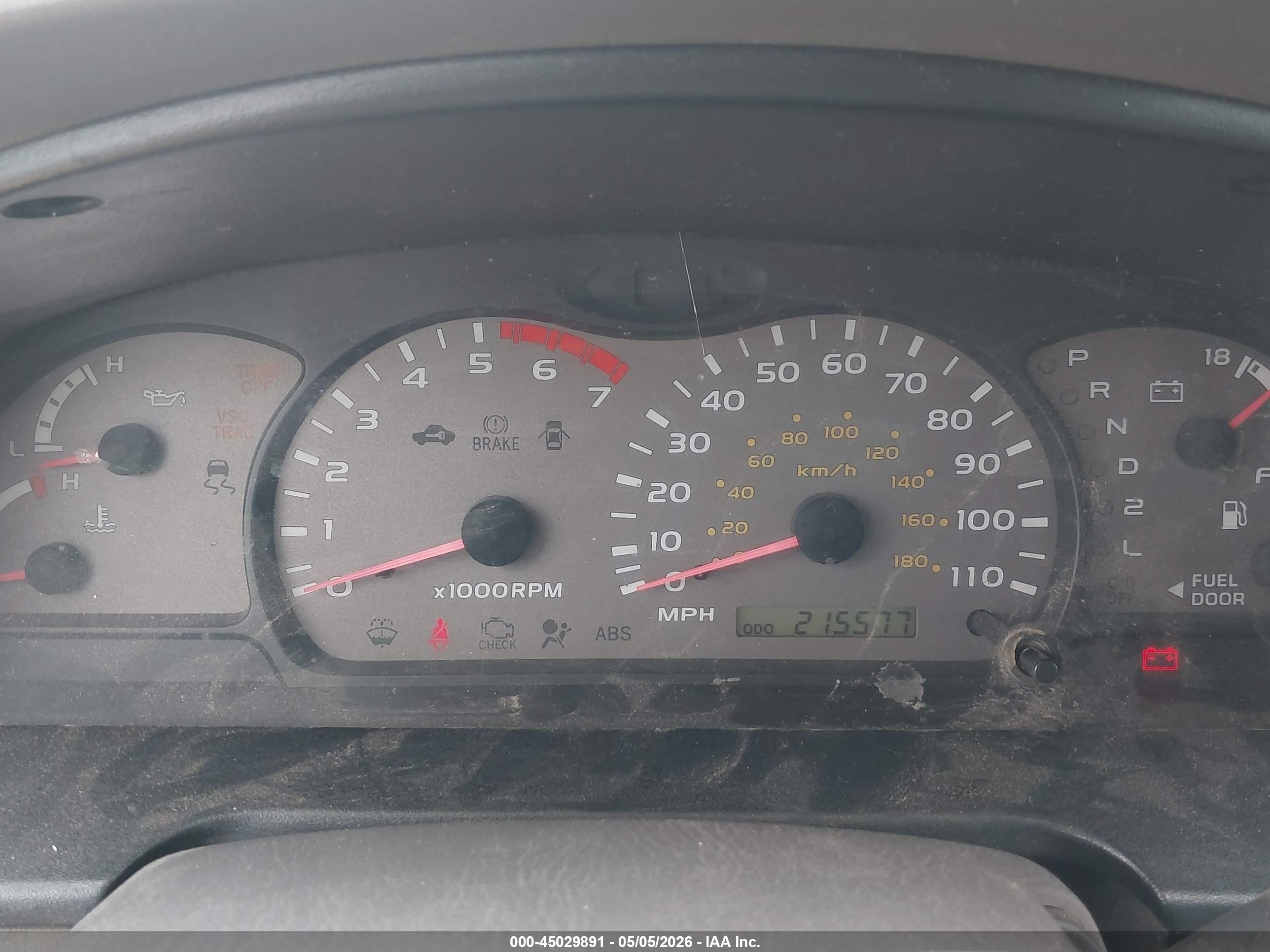 2002 Toyota Sequoia Sr5 V8 White vin: 5TDBT44A32S118912