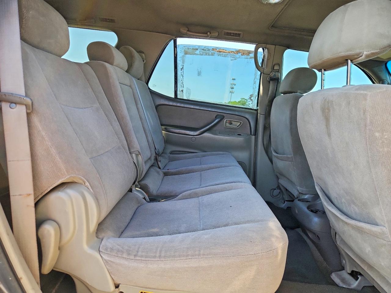2004 Toyota Sequoia Sr5 Серый vin: 5TDBT44A34S205504