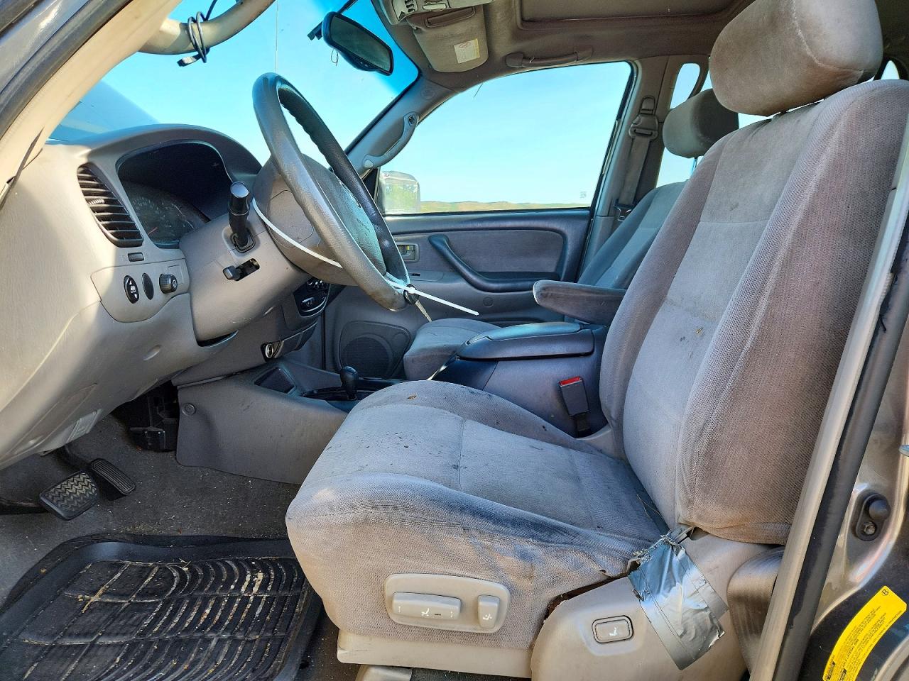 2004 Toyota Sequoia Sr5 Серый vin: 5TDBT44A34S205504