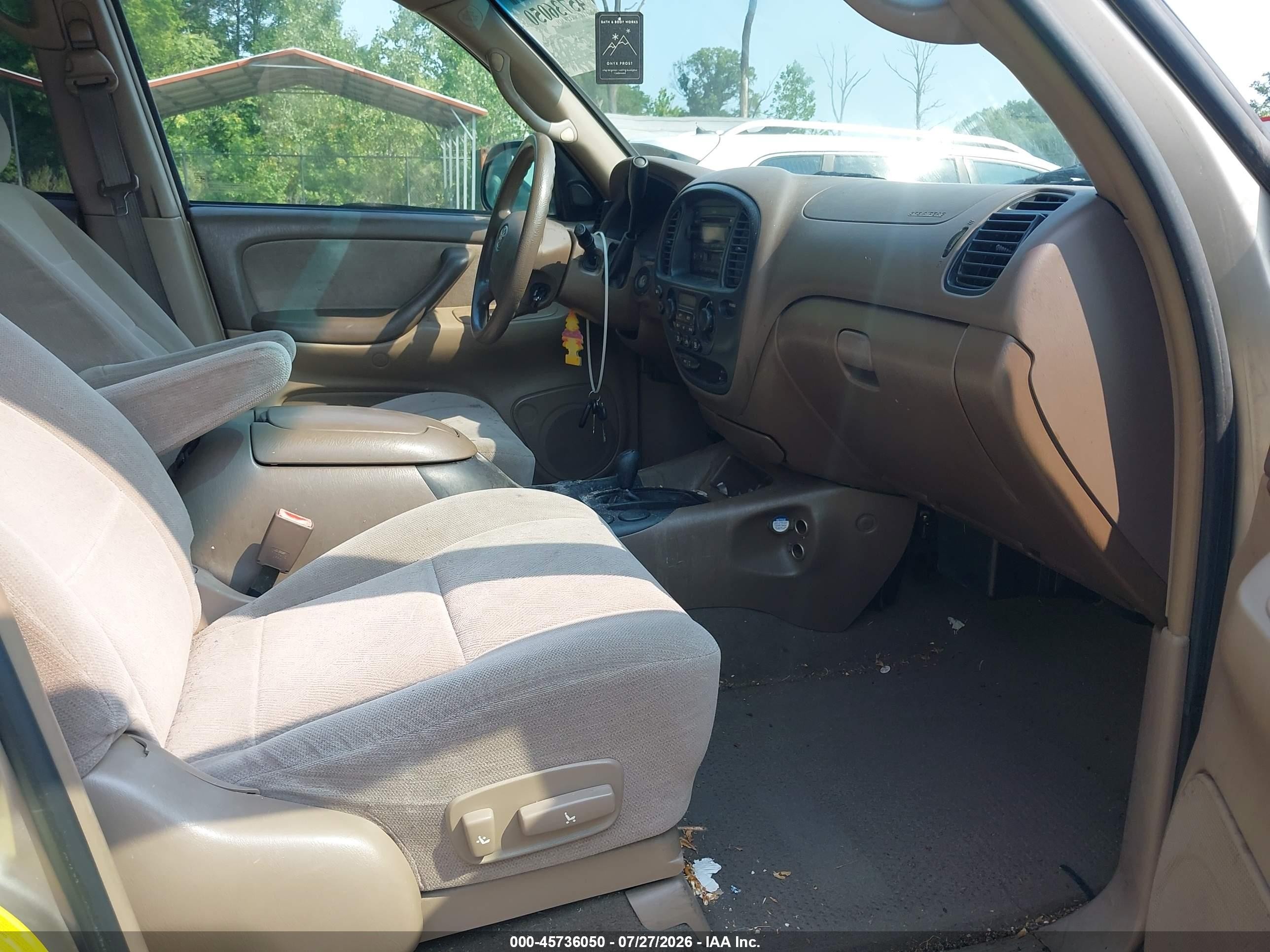 2004 Toyota Sequoia Sr5 V8 Gold vin: 5TDBT44A34S216017
