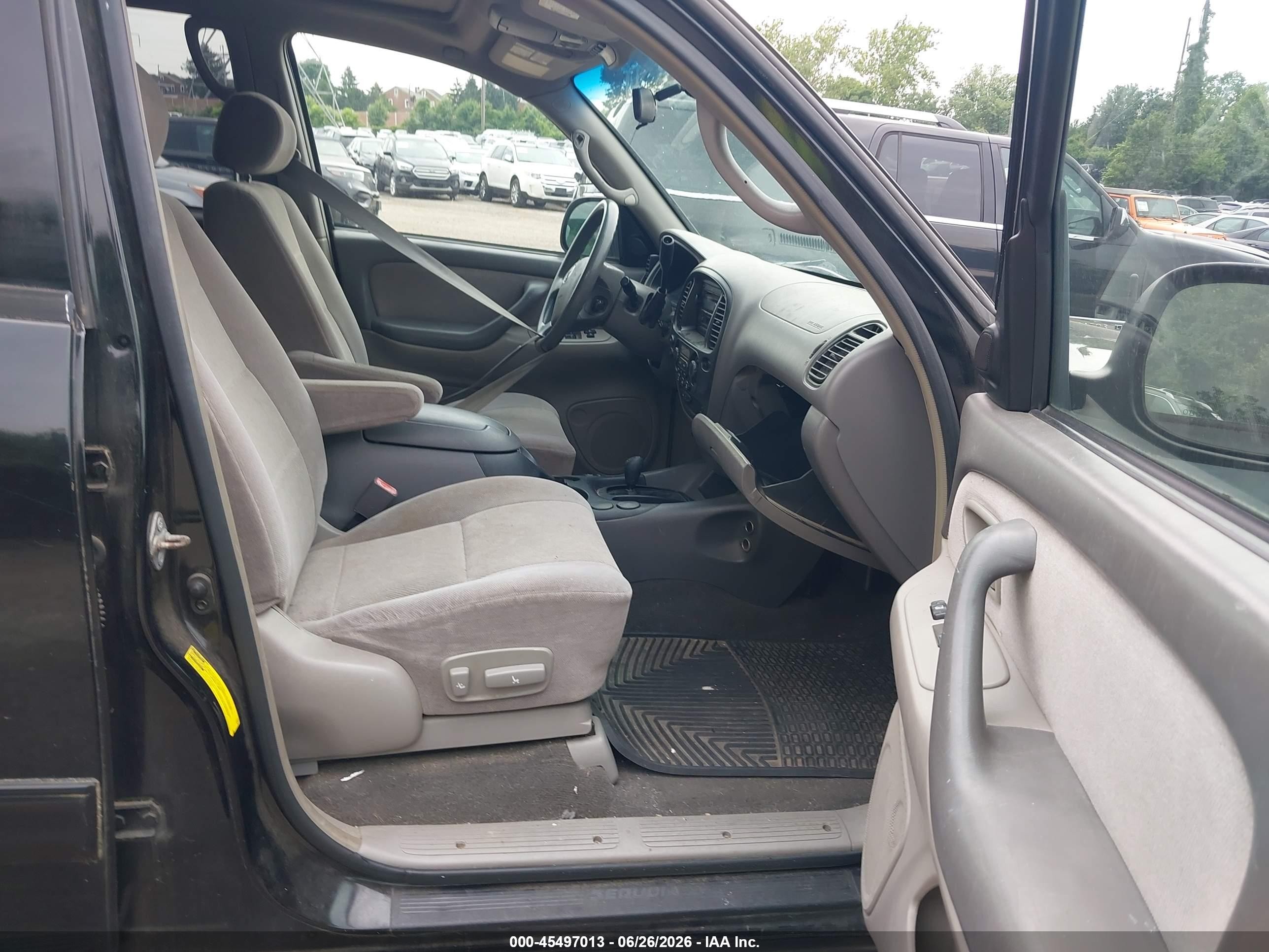 2004 Toyota Sequoia Sr5 V8 Black vin: 5TDBT44A34S232573